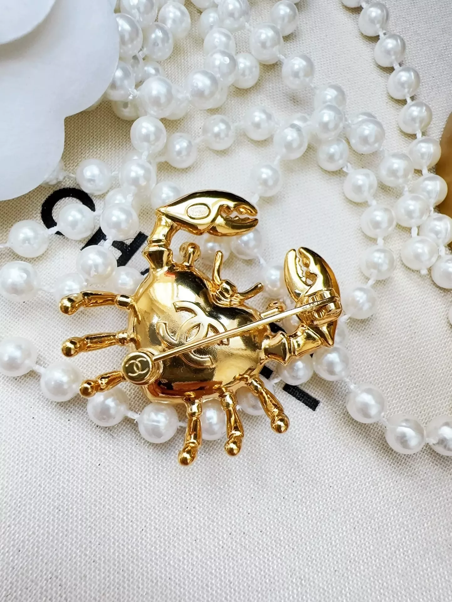 Chanel 25c pink crystal crab double C brooch - Image 3
