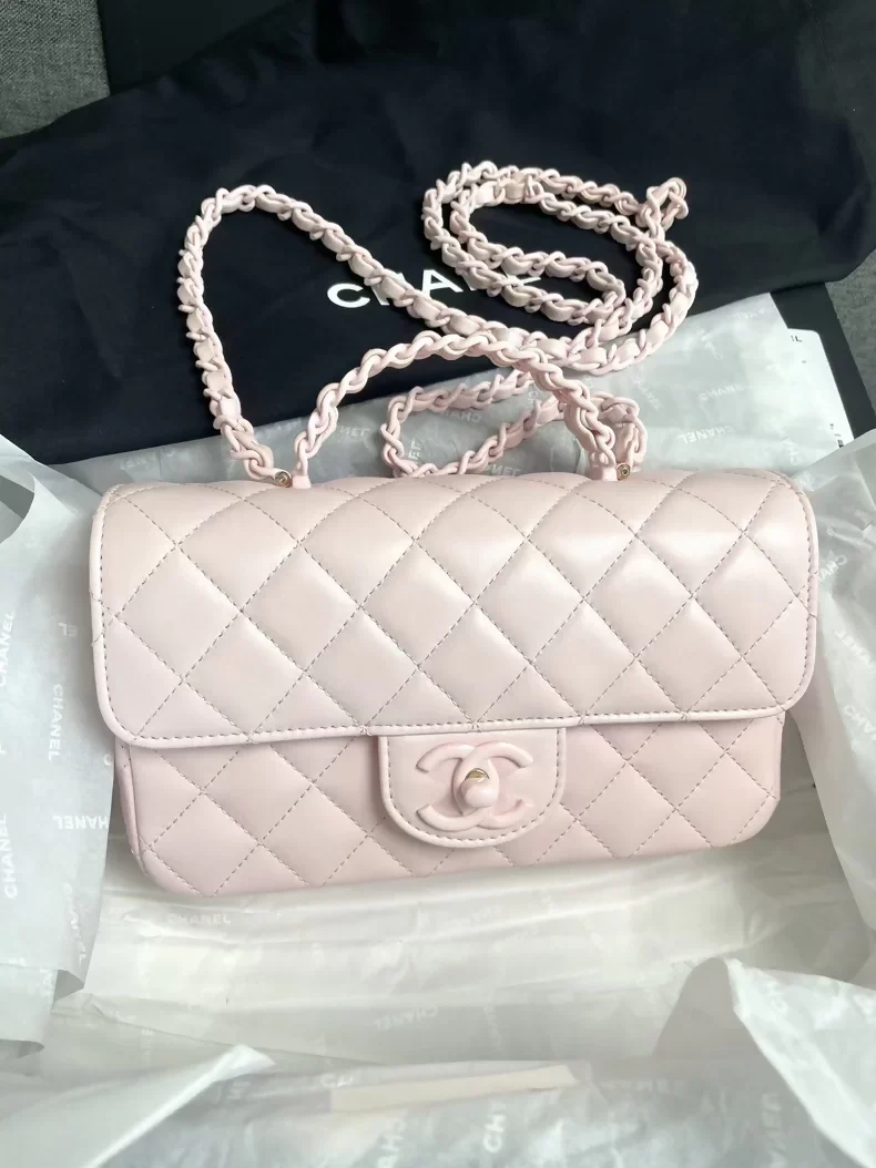 Chanel 25C light pink quilted lambskin chain bag