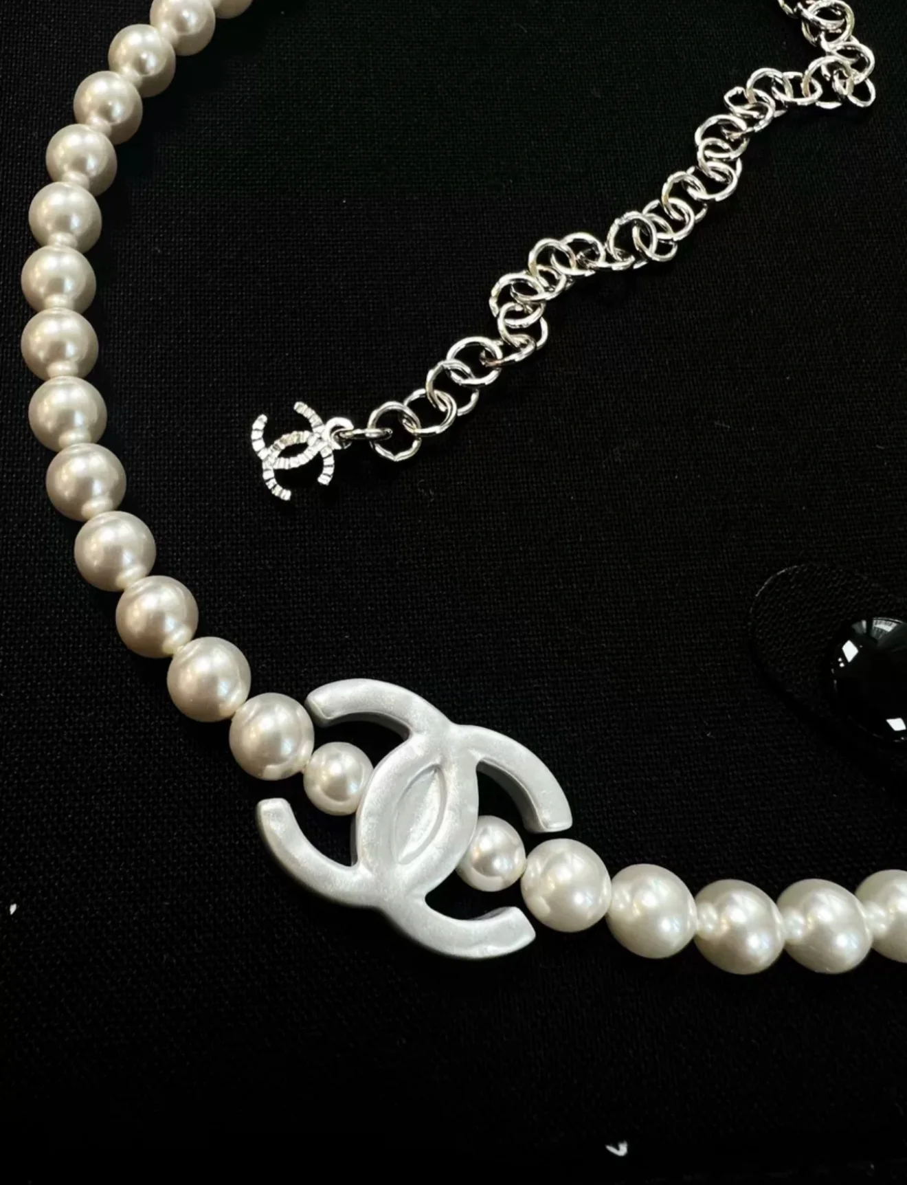Chanel 25C white double C pearl choker necklace - Image 2