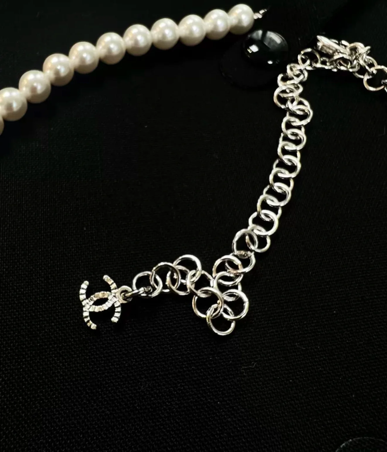 Chanel 25C white double C pearl choker necklace - Image 3