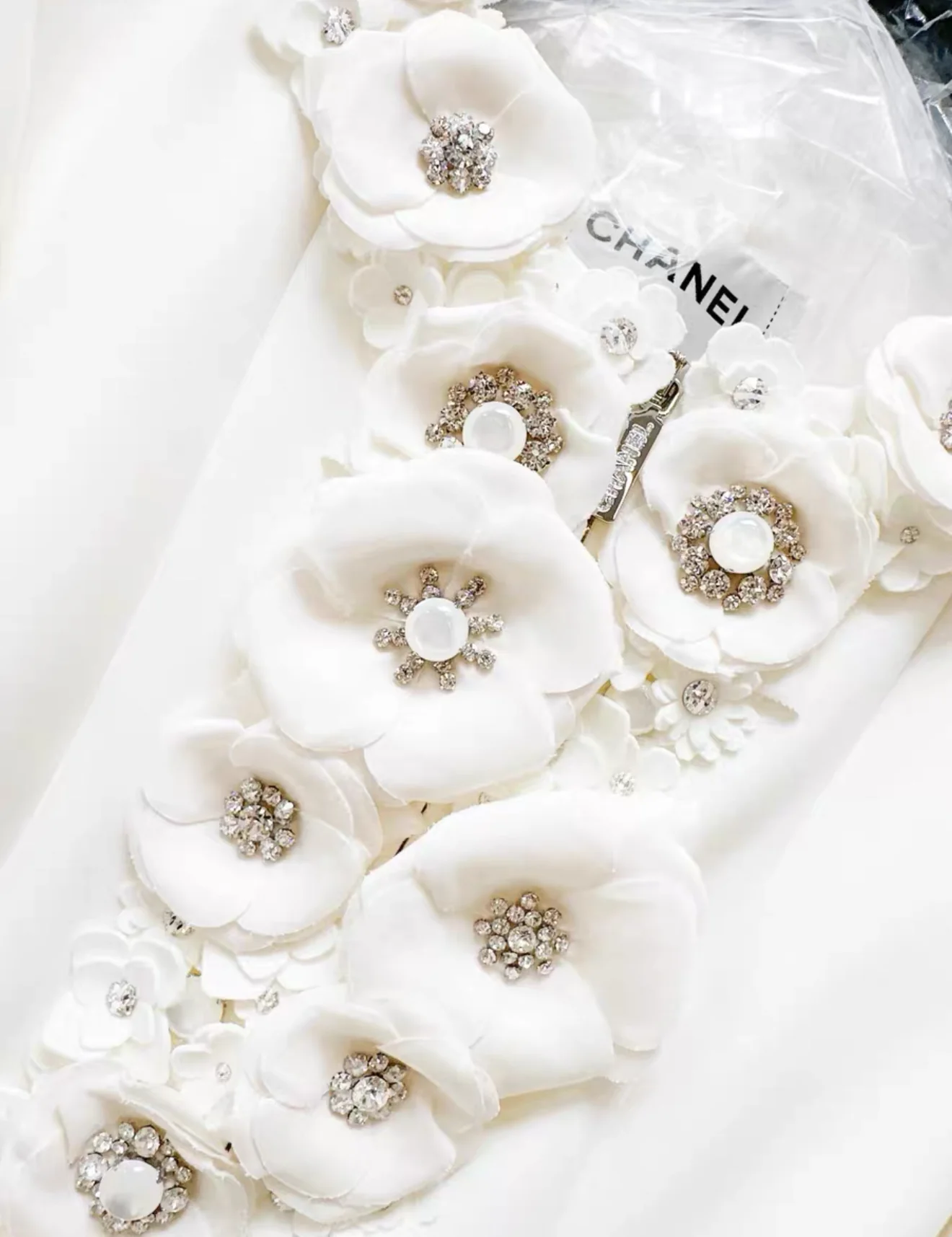 Chanel 25C White flower jacket - Image 3