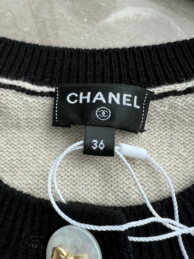 Chanel 25k beige sweater - Image 2