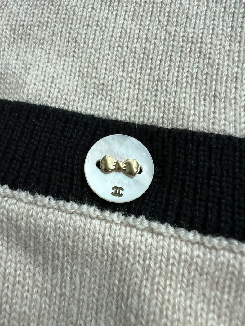 Chanel 25k beige sweater - Image 3