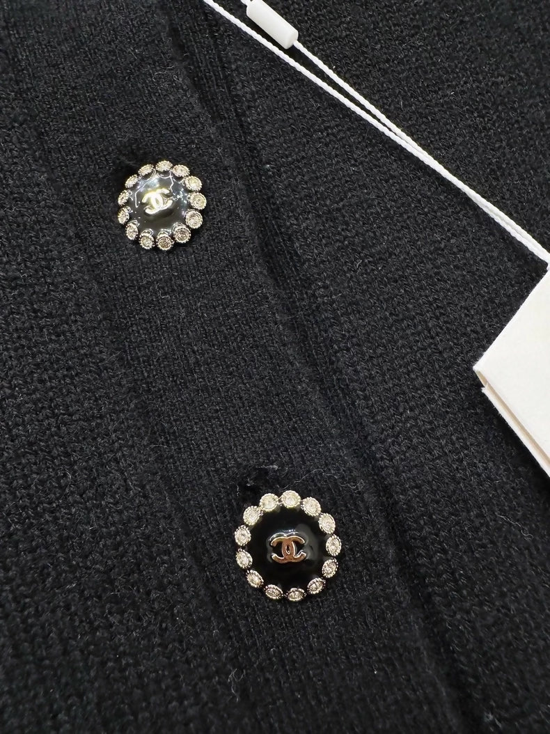Chanel 25k black bow-tie knit cardigan - Image 2