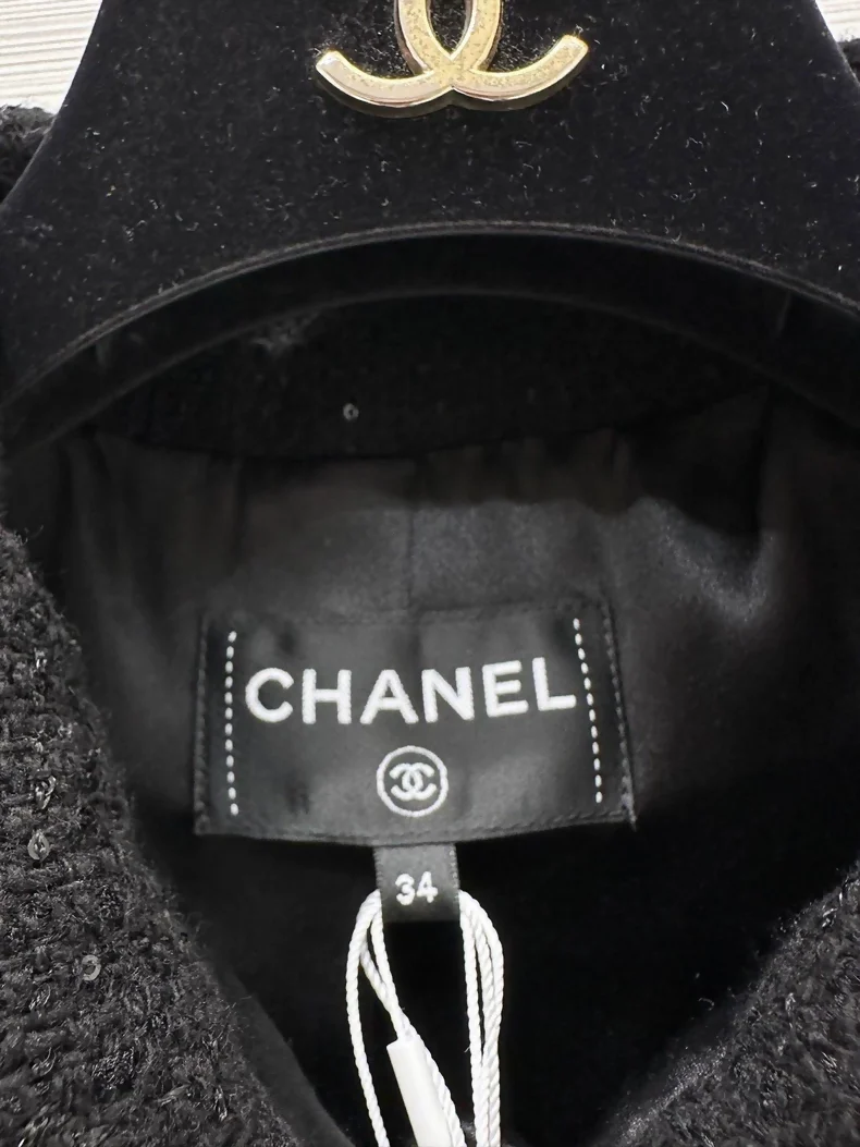 Chanel 25k black tweed jacket - Image 2