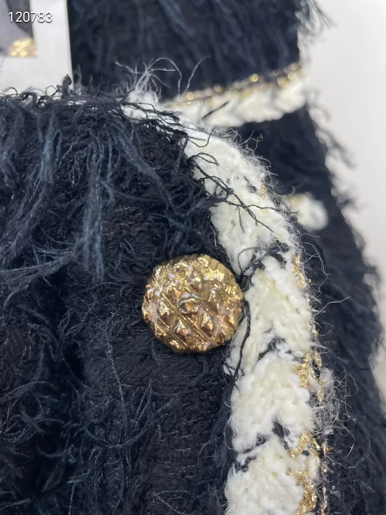 Chanel 25K Black Wool jacket - Image 3