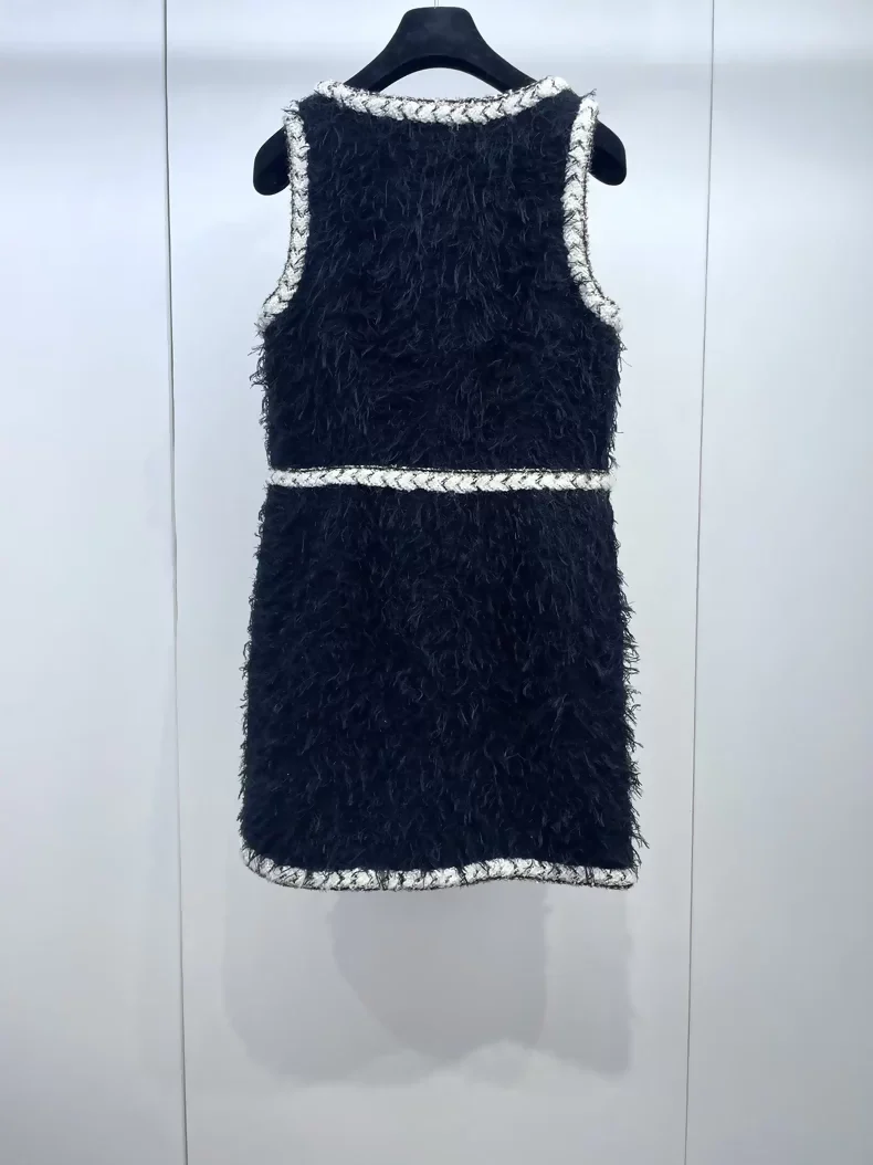 Chanel 25K Black Wool Vest - Image 2