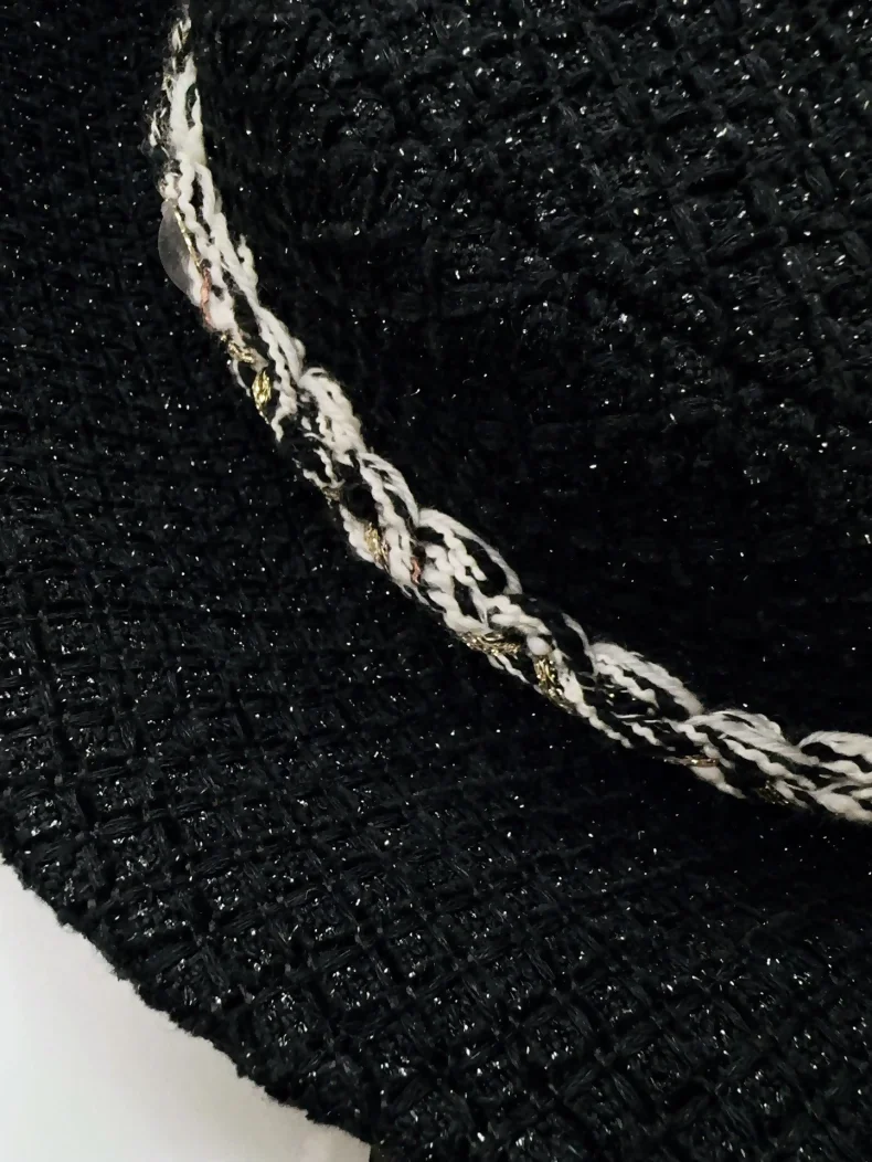 Chanel 25K black tweed hat with gold trim - Image 2