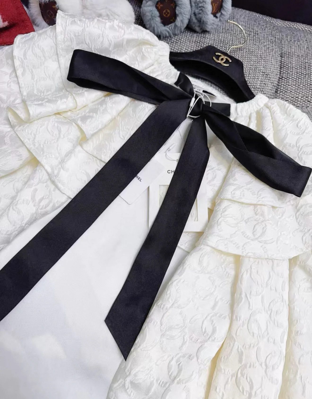 Chanel 25k écru double C pattern shirt - Image 4