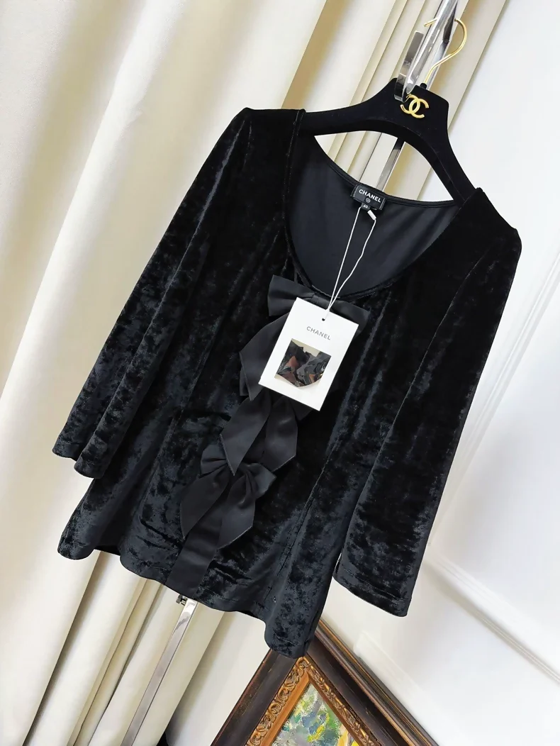Chanel 25K black velvet bow top