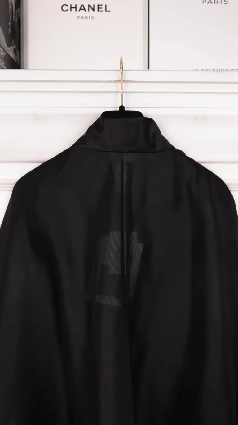 Chanel 25K runway black silk cape with bow - Image 3