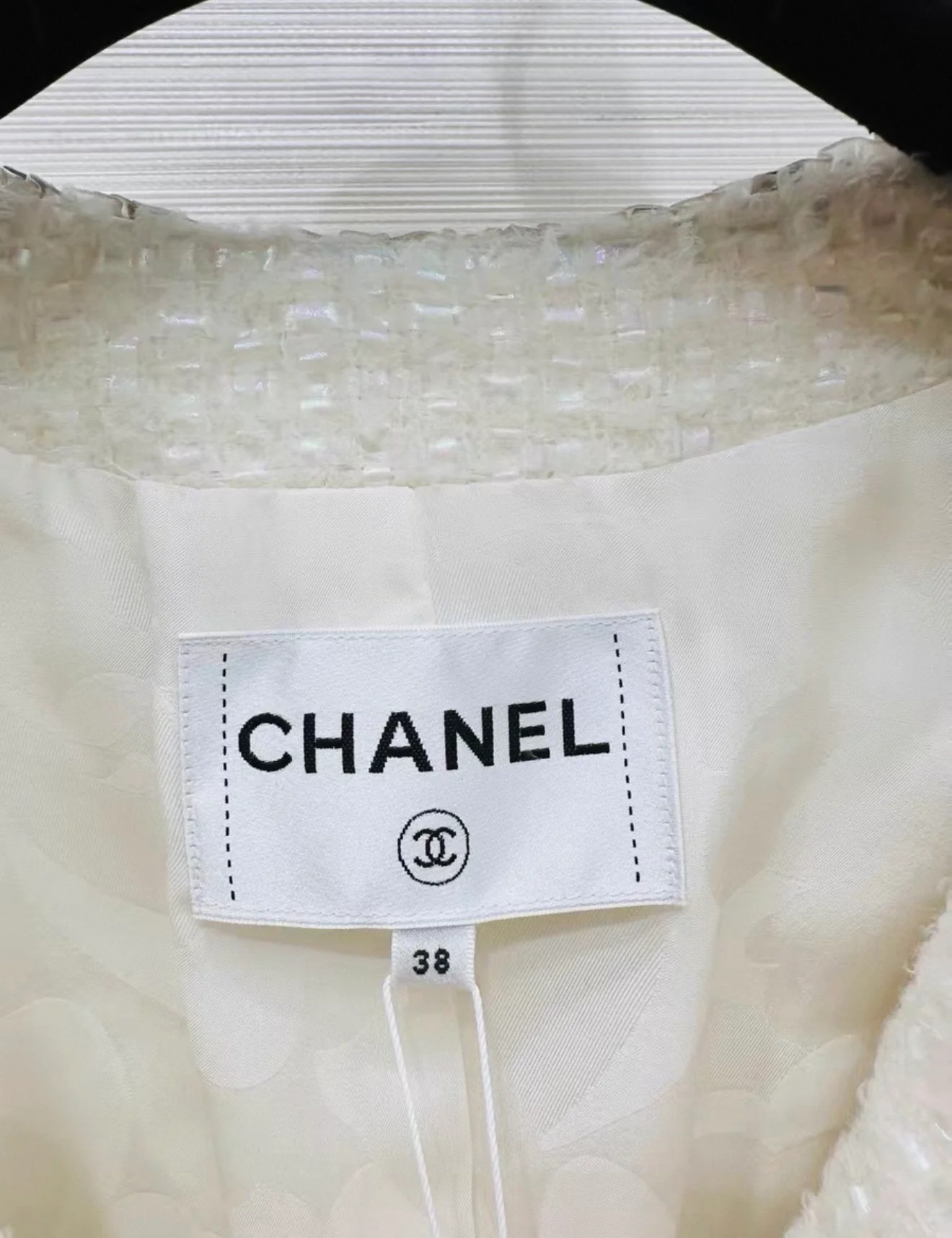 Chanel 25k white tweed jacket - Image 2