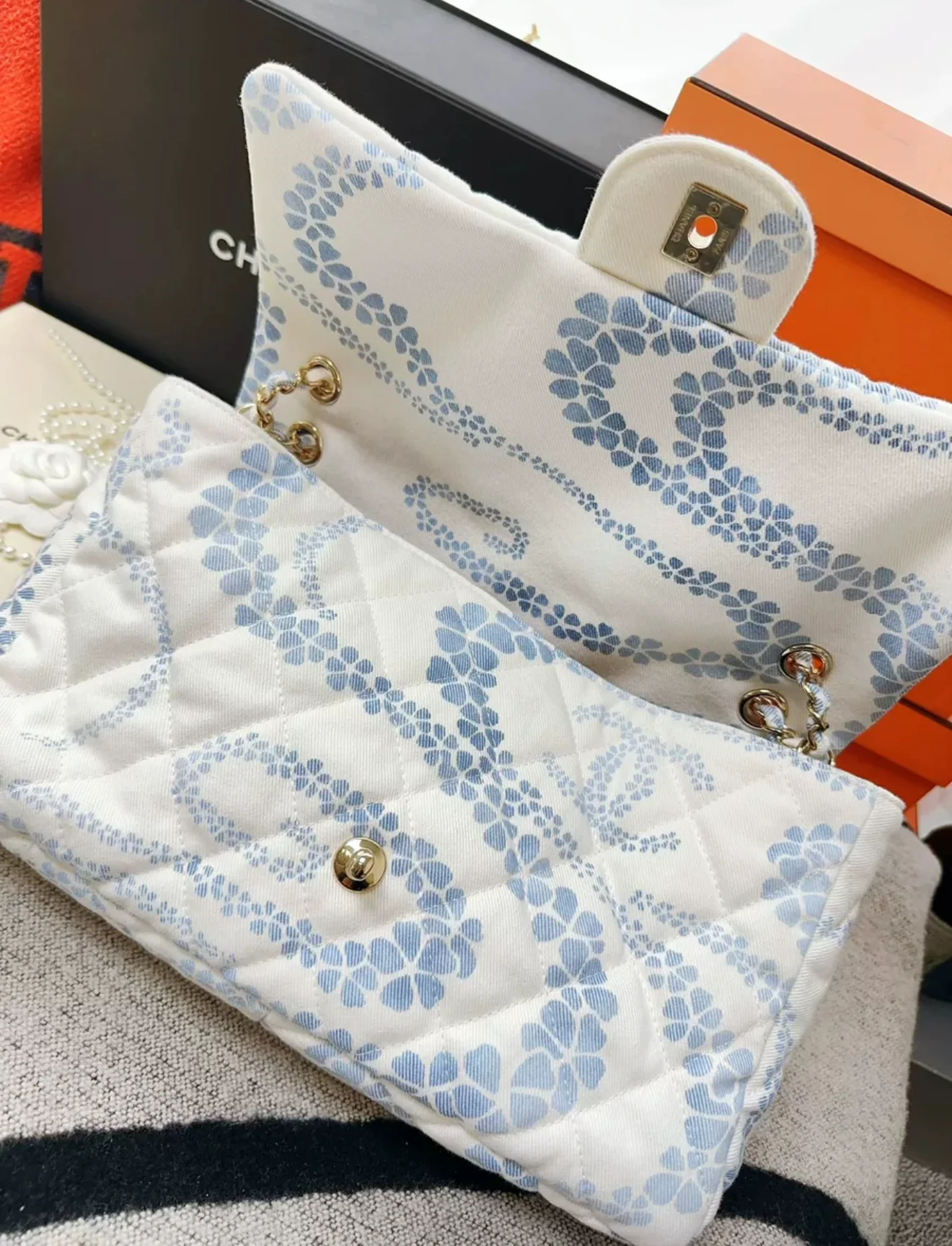 Chanel 25M coco beach series blue printed CF Bag - Image 4