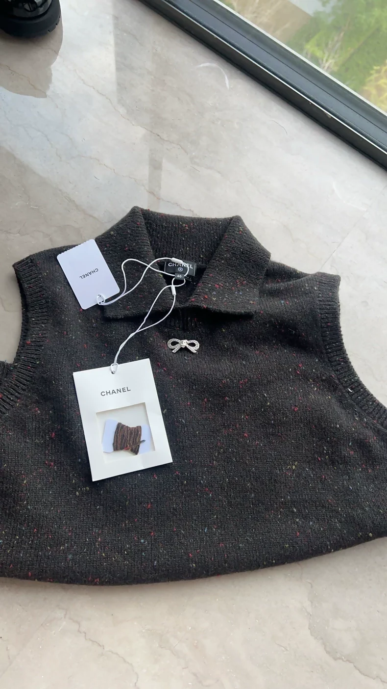 Chanel 25N dark brown top - Image 2