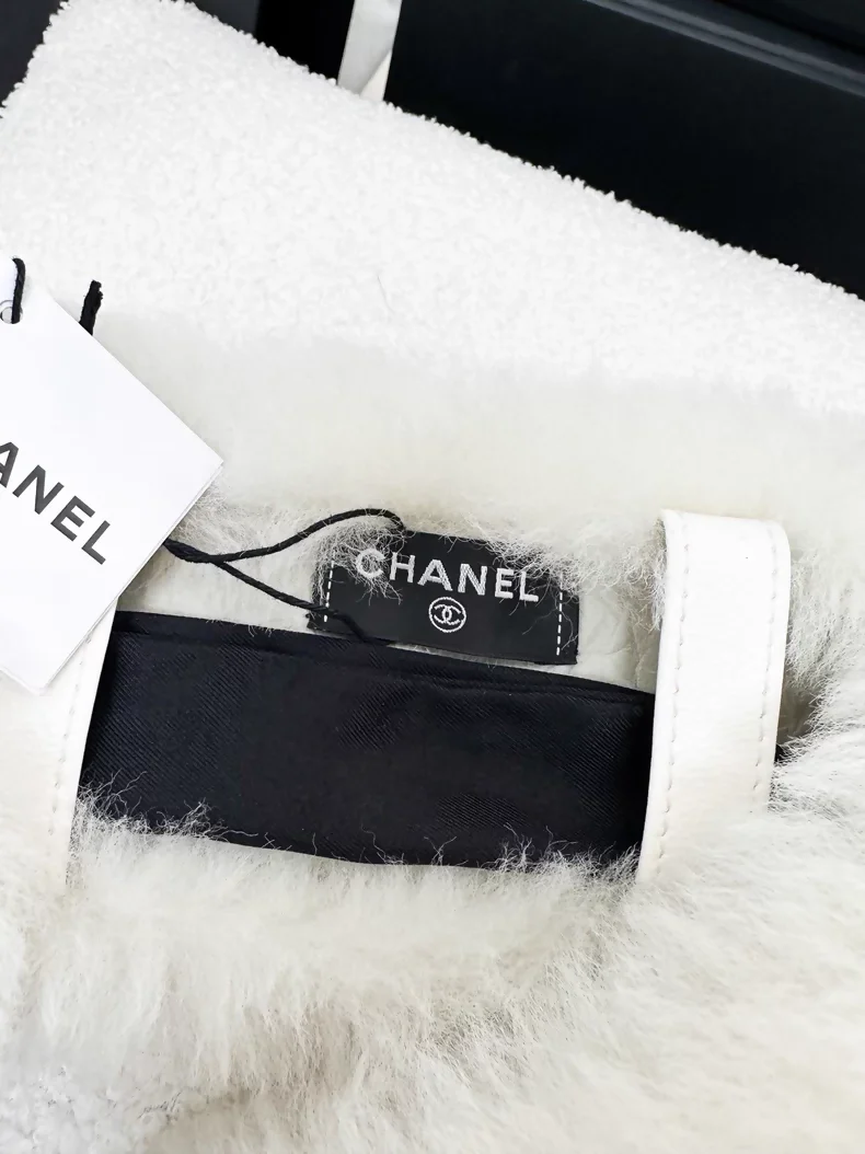 Chanel 25N white silk scarf with subtle fuzzy pattern and bow tie collar - Image 2