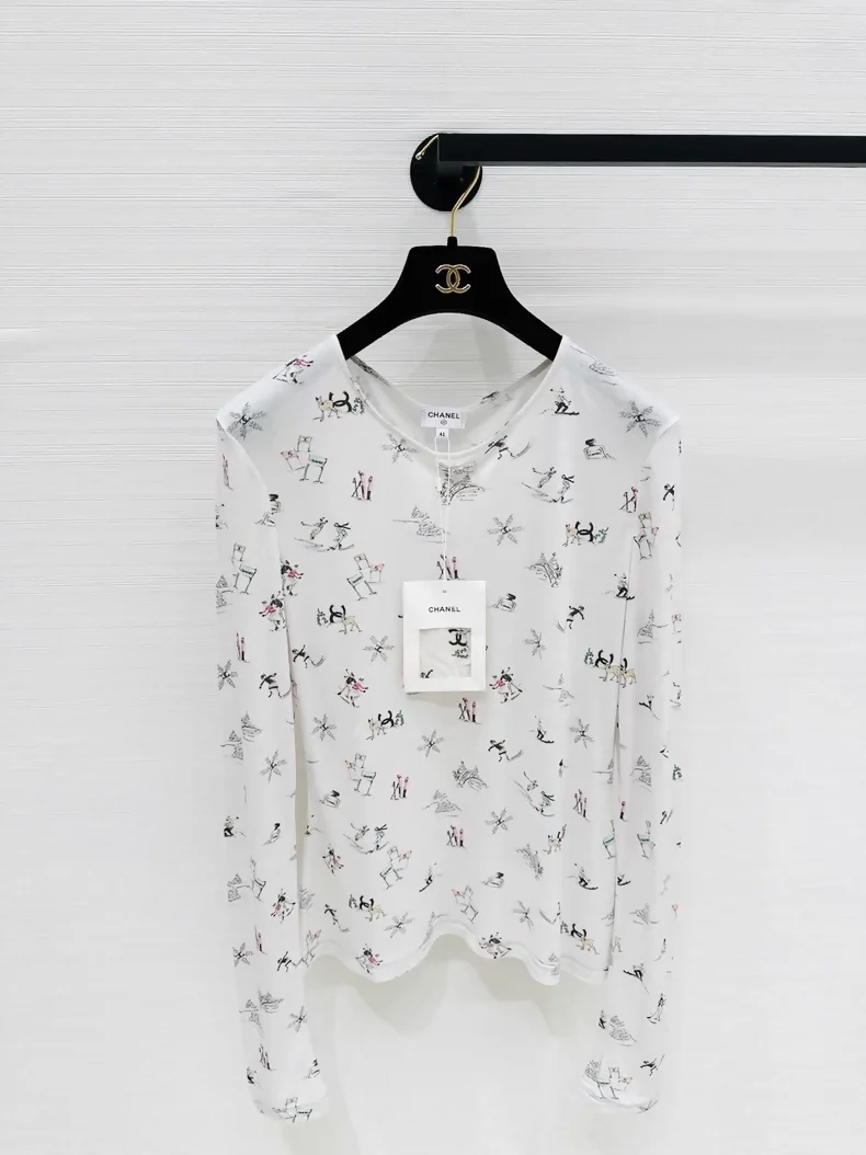 Chanel 25n white ski top