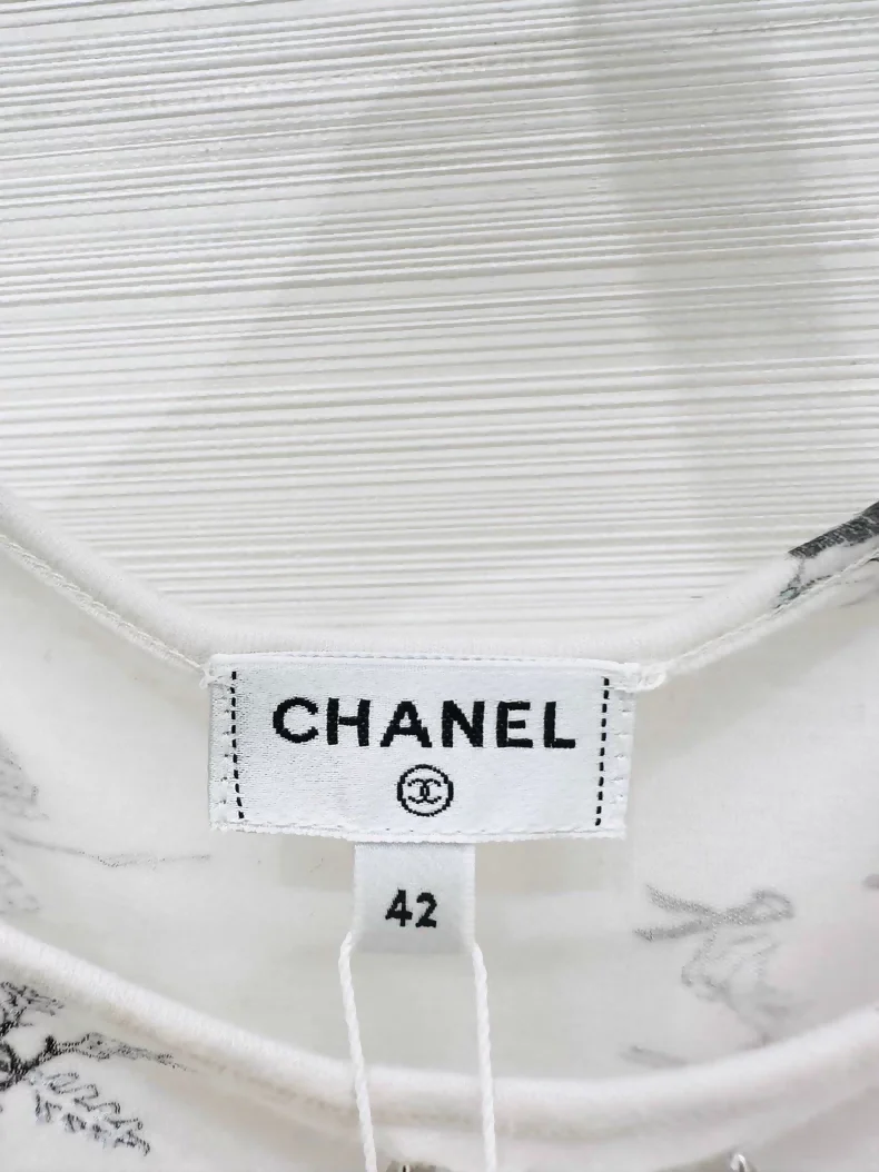 Chanel 25n white ski top - Image 2