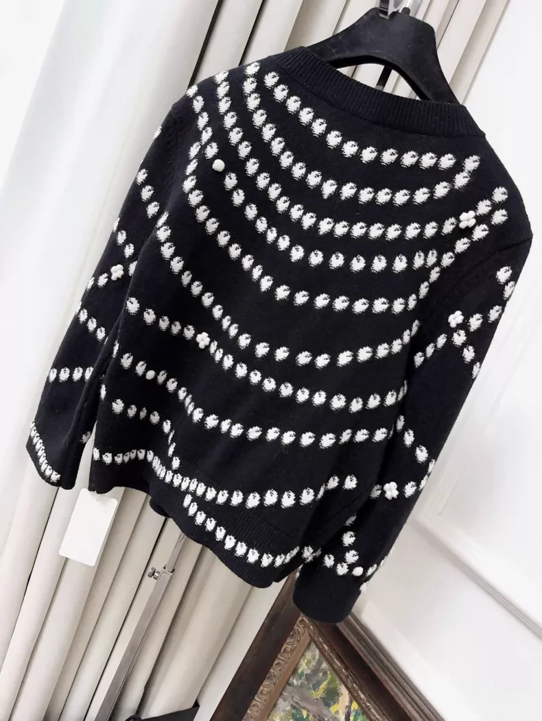 Chanel 25P black and white pearl print cardigan - Image 2