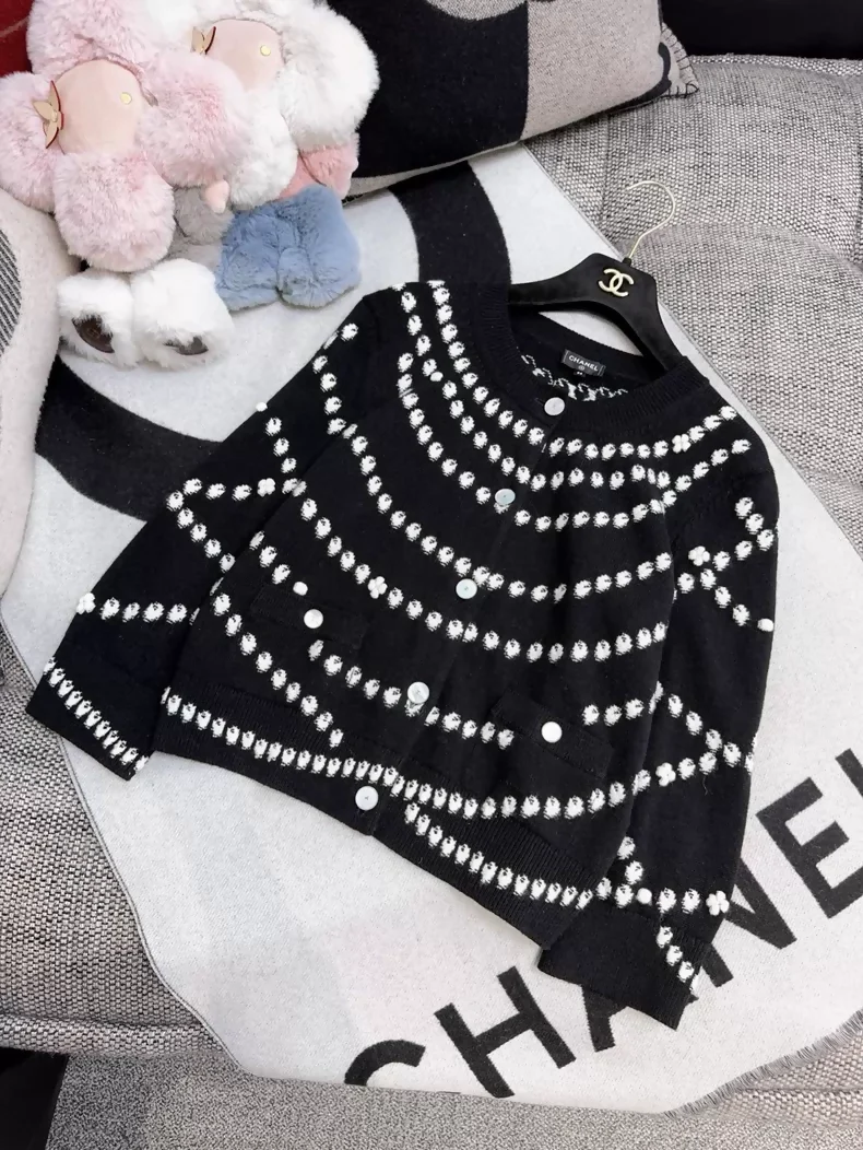 Chanel 25P black and white pearl print cardigan - Image 3
