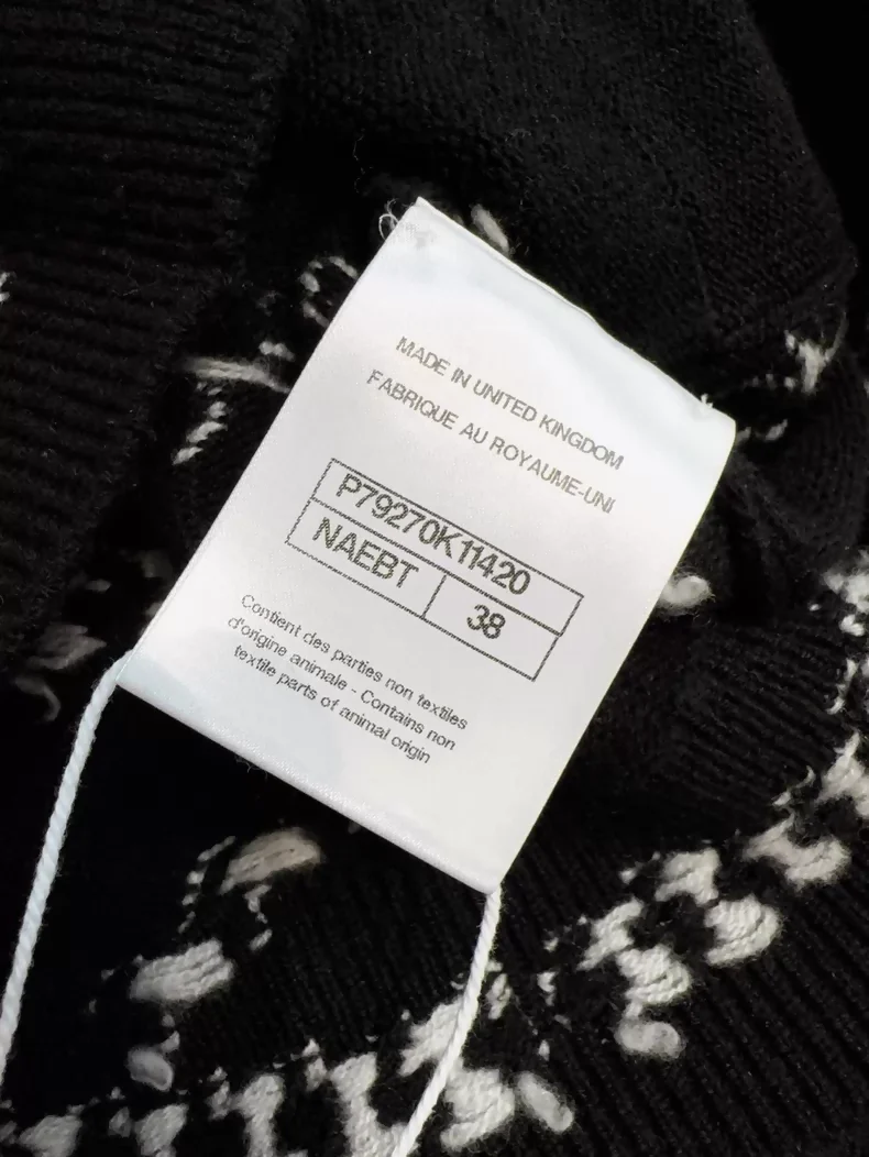 Chanel 25P black and white pearl print cardigan - Image 7