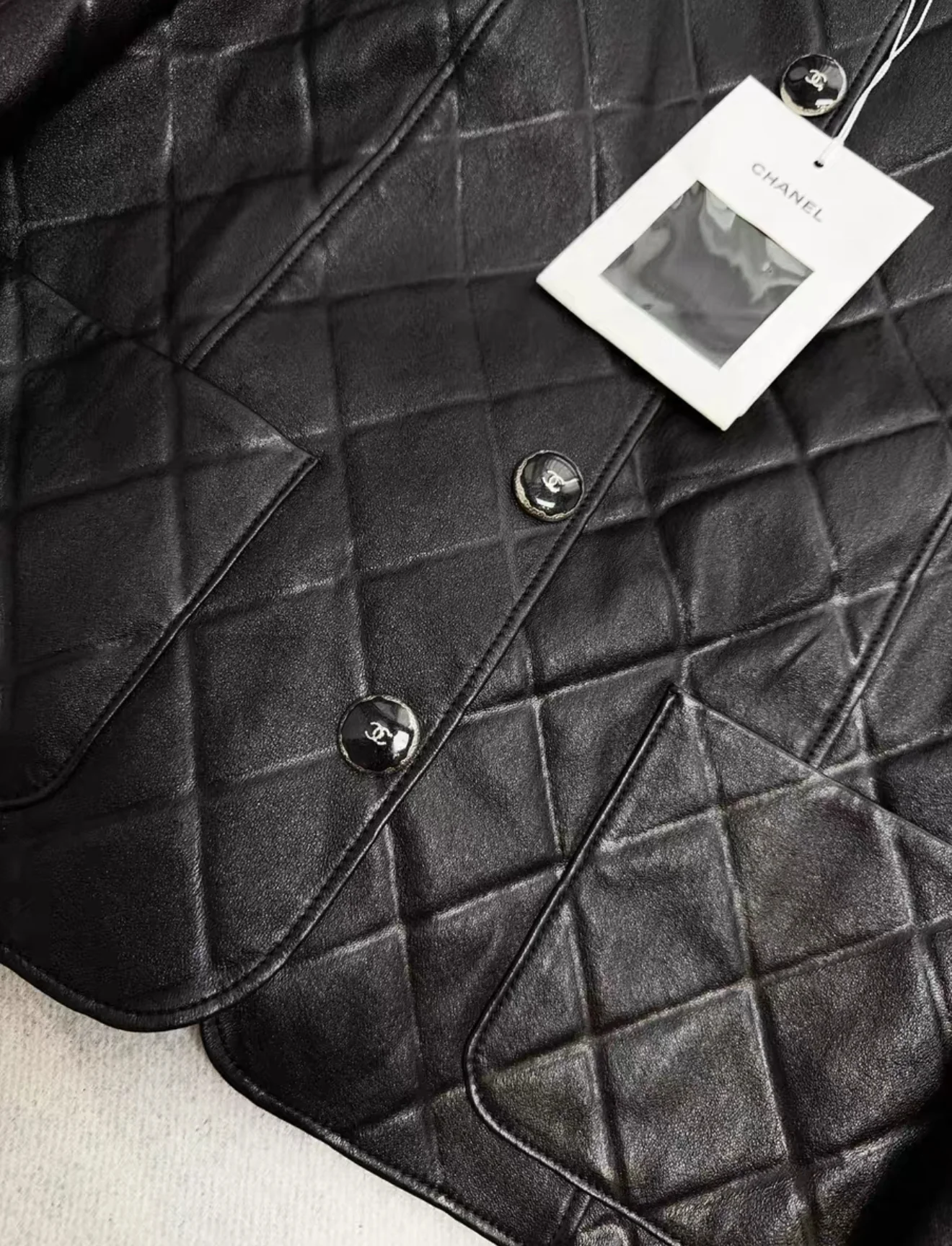 Chanel 25P black diamond pattern lambskin leather jacket - Image 3