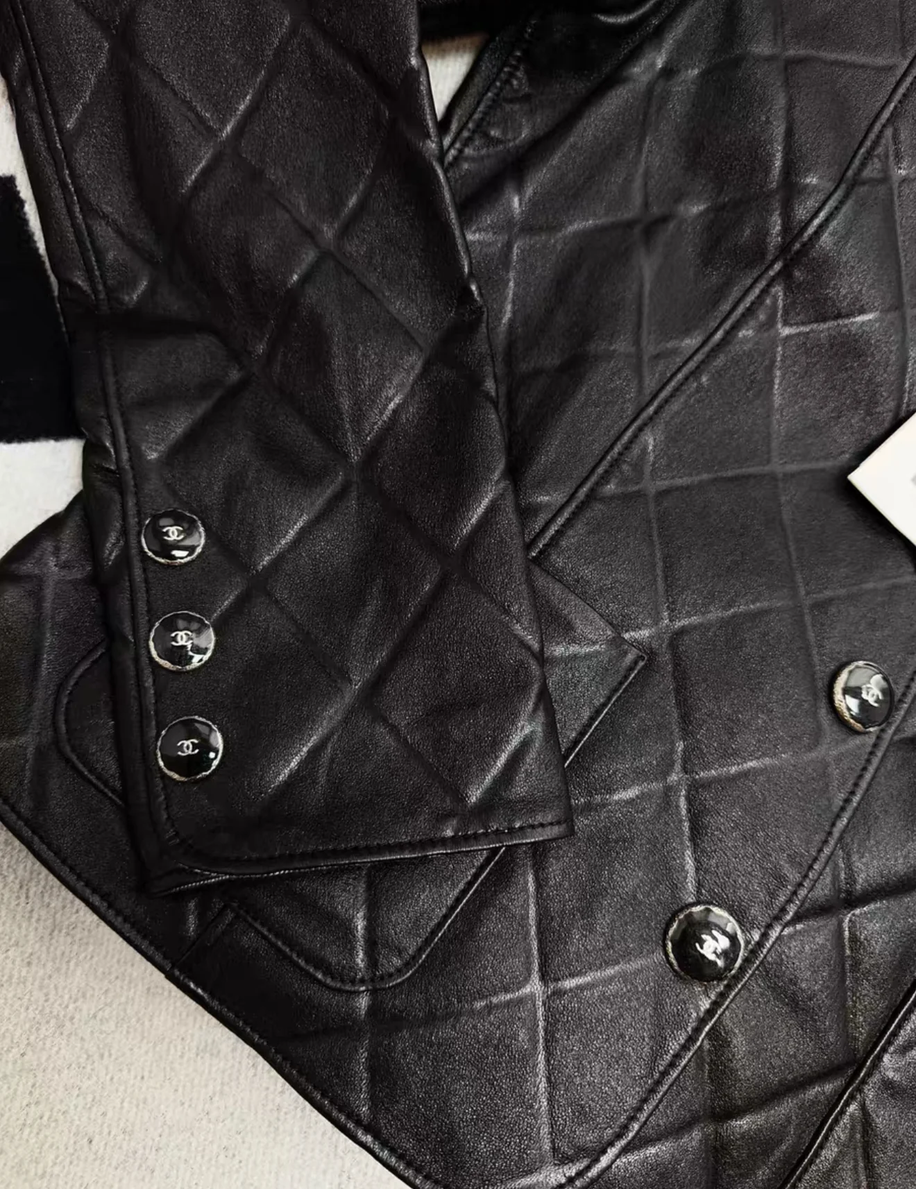Chanel 25P black diamond pattern lambskin leather jacket - Image 4