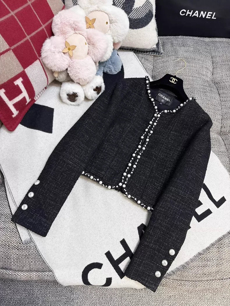 Chanel 25P black pearl-trimmed tweed jacket - Image 2