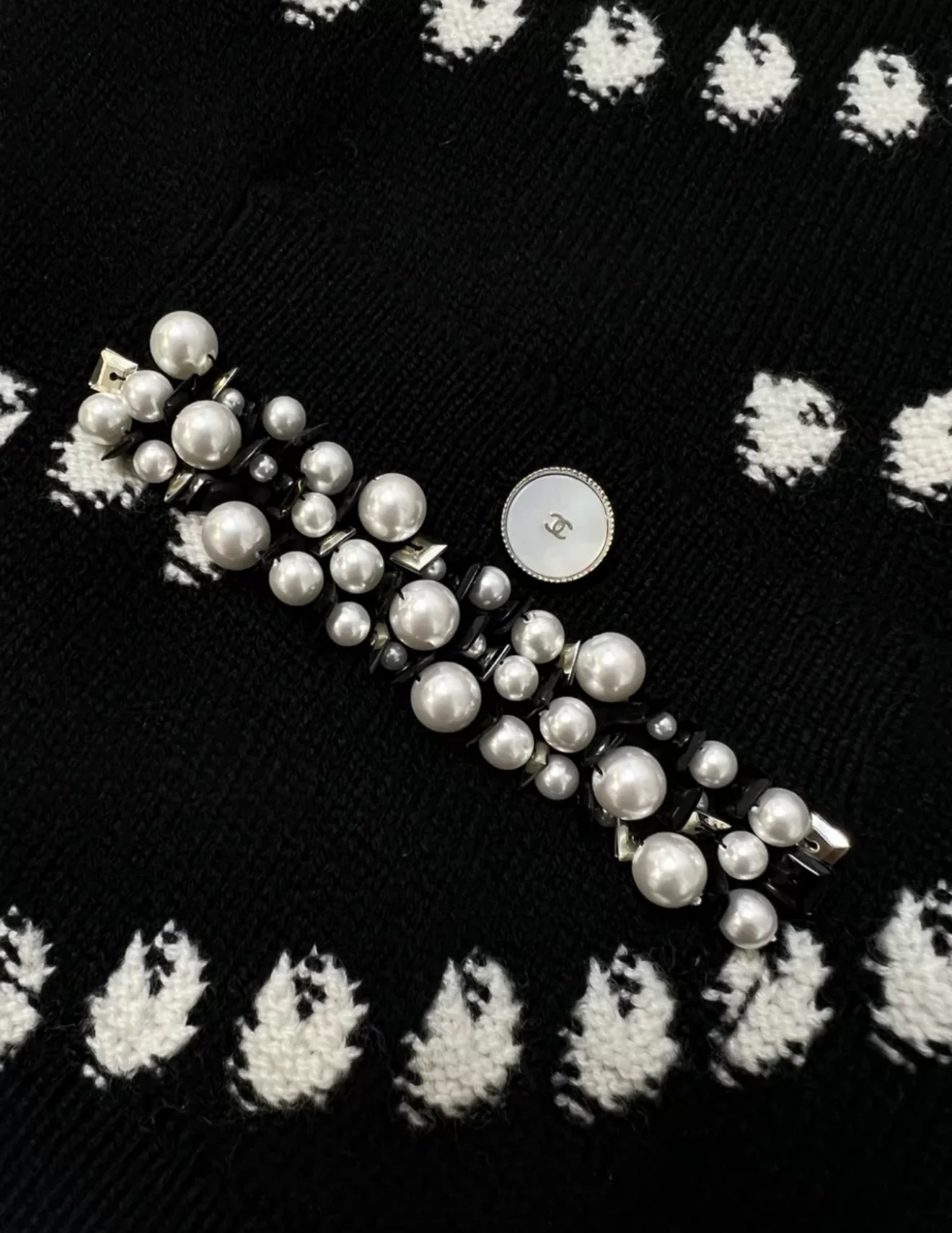 Chanel 25P Black & White Cashmere Embroidered Cardigan - Image 5