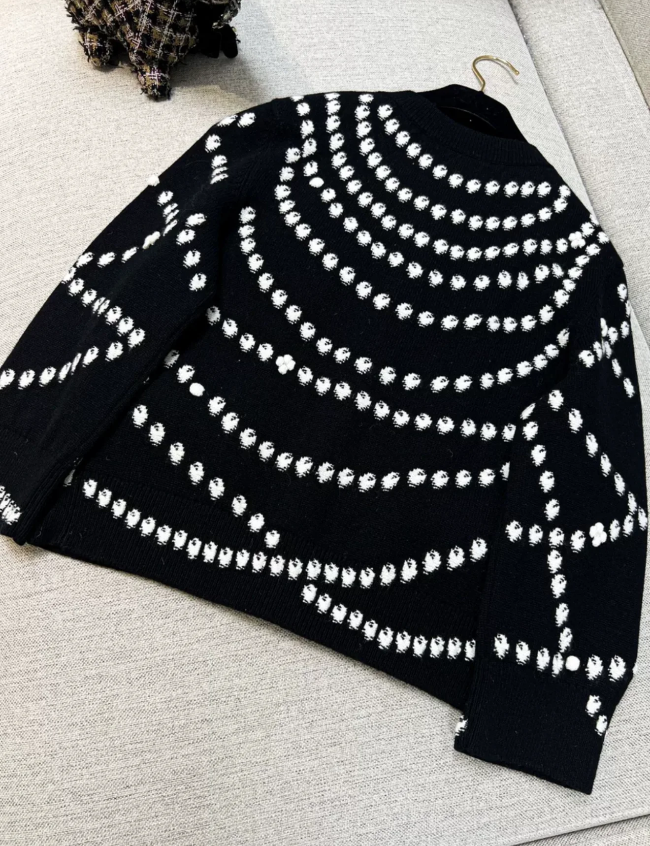 Chanel 25P Black & White Cashmere Embroidered Cardigan - Image 6