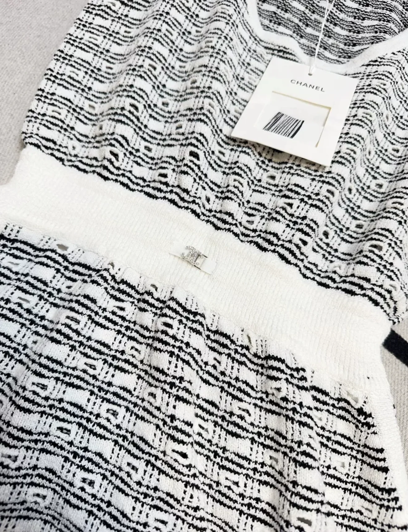 Chanel 25P Black & White Knitted Dress - Image 3