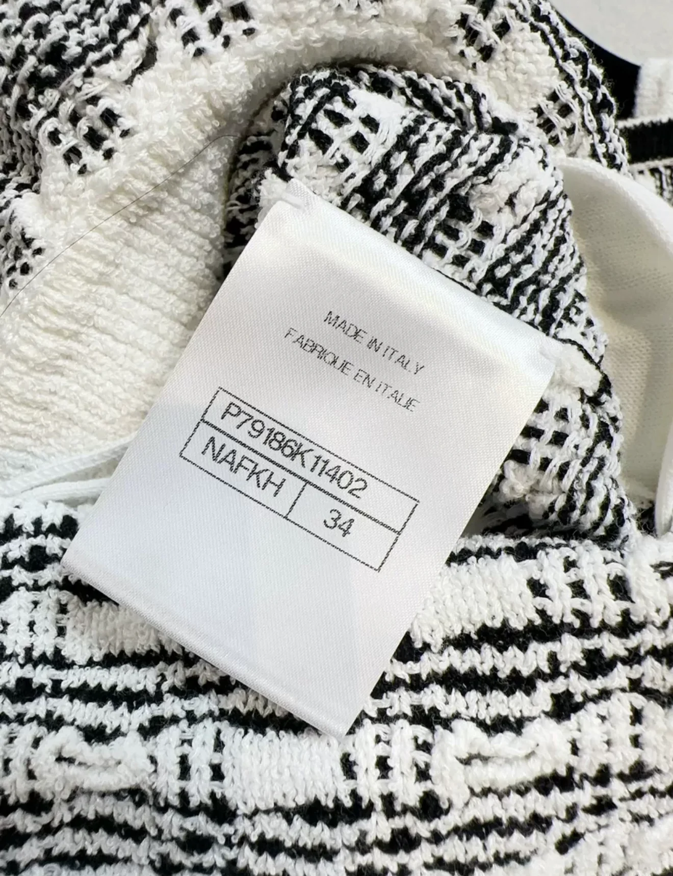 Chanel 25P Black & White Knitted Dress - Image 6