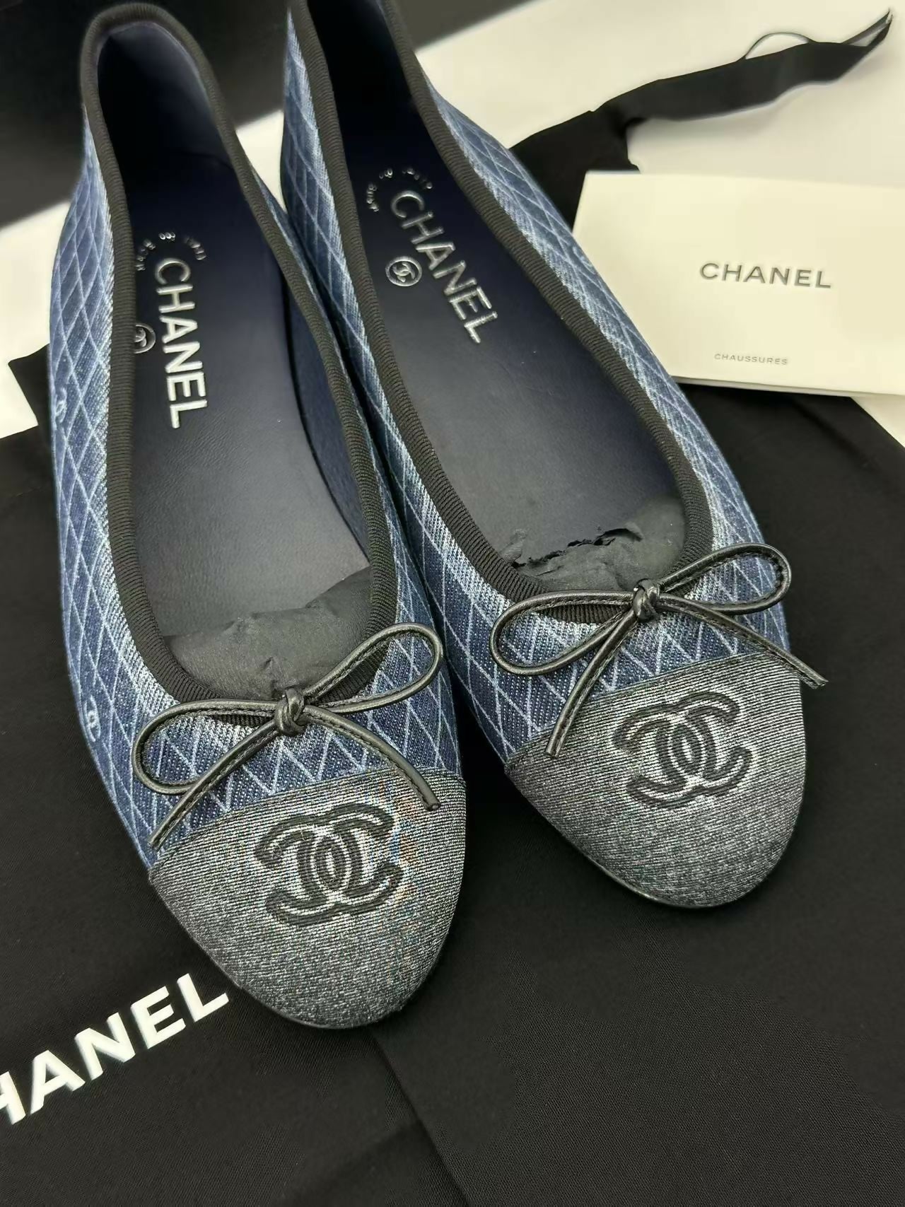 Chanel 25P Denim Ballet Flats Size 39 in Navy Blue & Dark Grey - Image 2