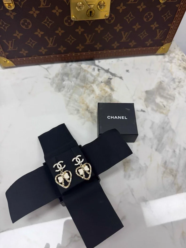 Chanel 25p Heart Double C Earrings