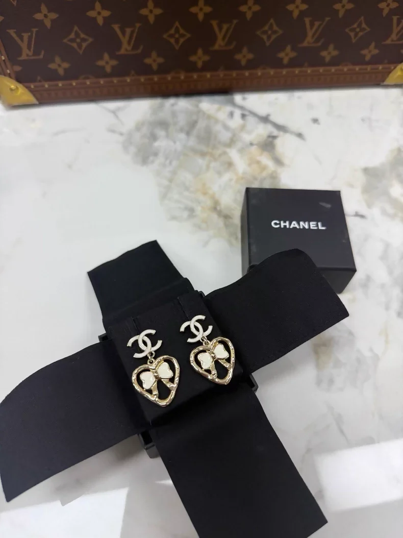 Chanel 25p Heart Double C Earrings - Image 3