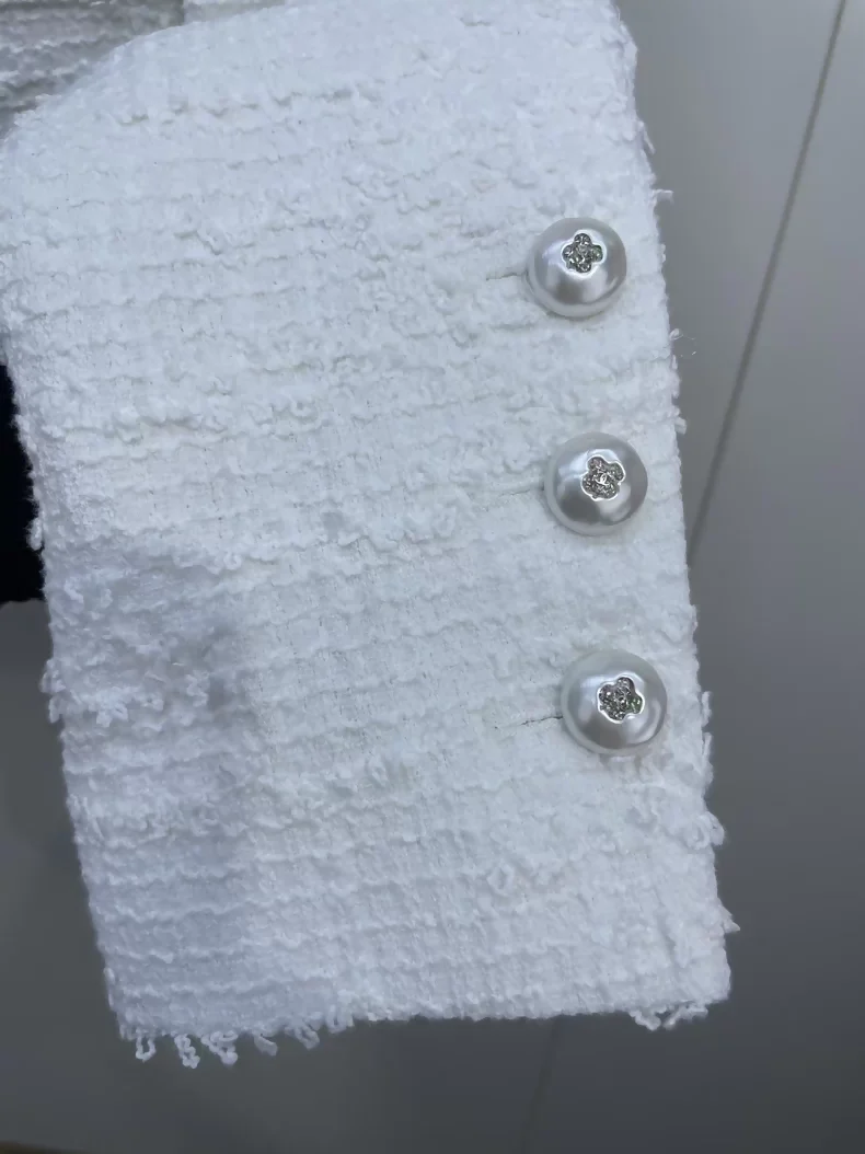 Chanel 25P Pearl-trimmed Tweed Jacket - Image 3