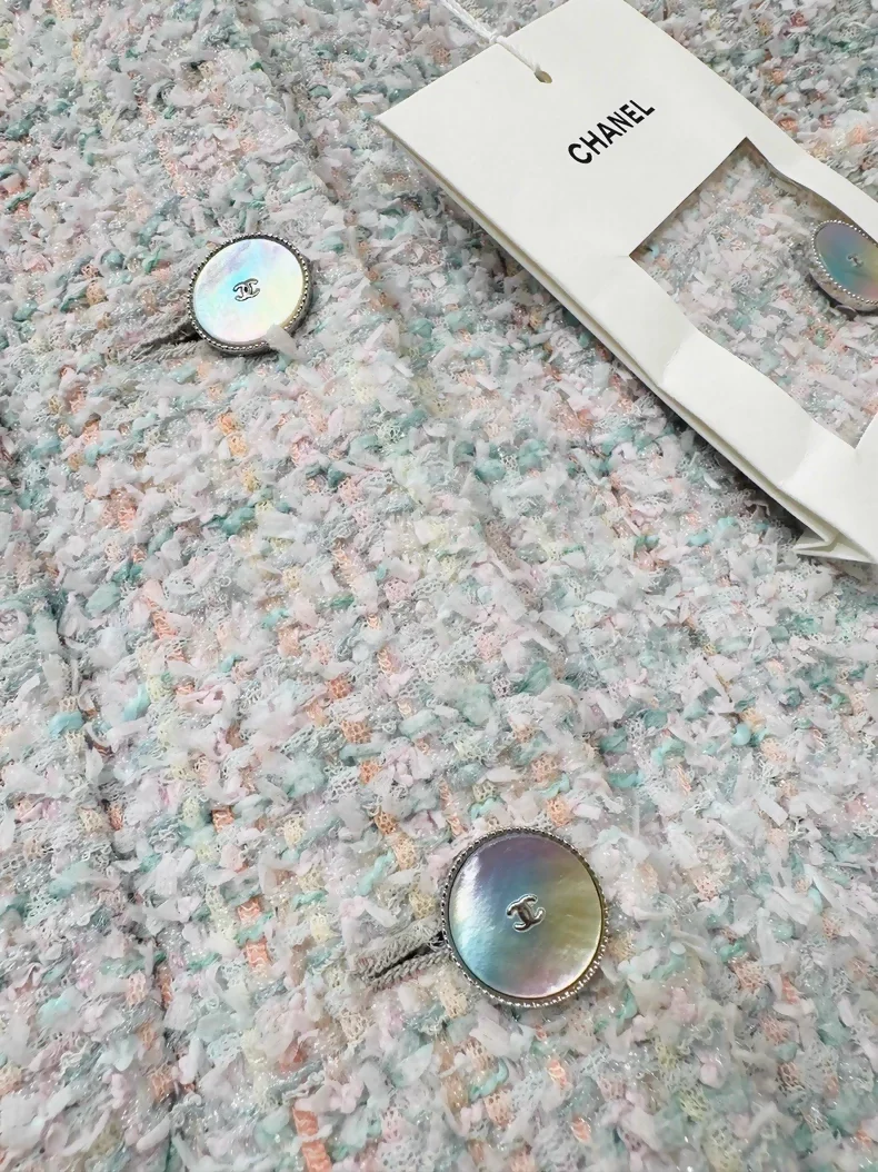 Chanel 25P iridescent tweed jacket and skirt set - Image 2