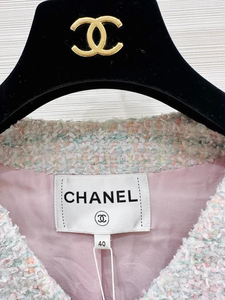Chanel 25P iridescent tweed jacket and skirt set - Image 3