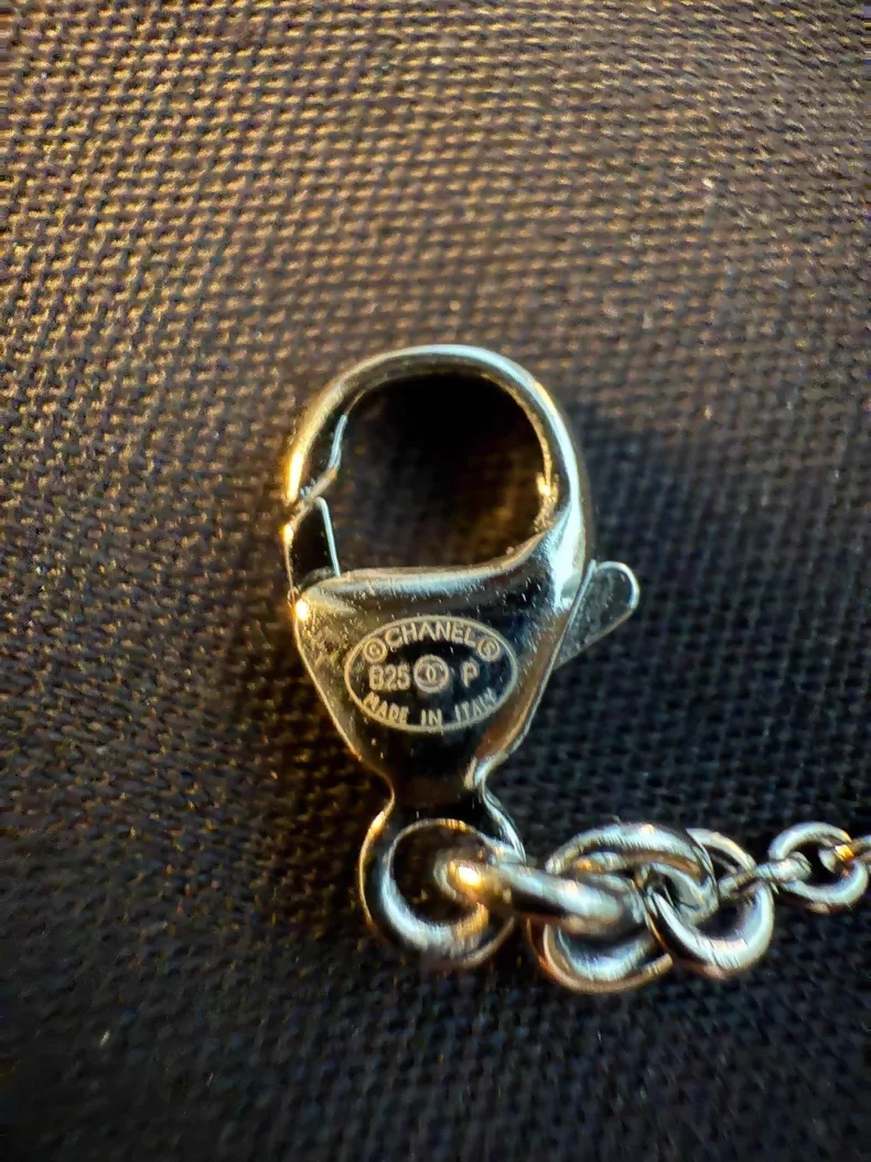 Chanel 25p perfume bottle heart necklace - Image 3