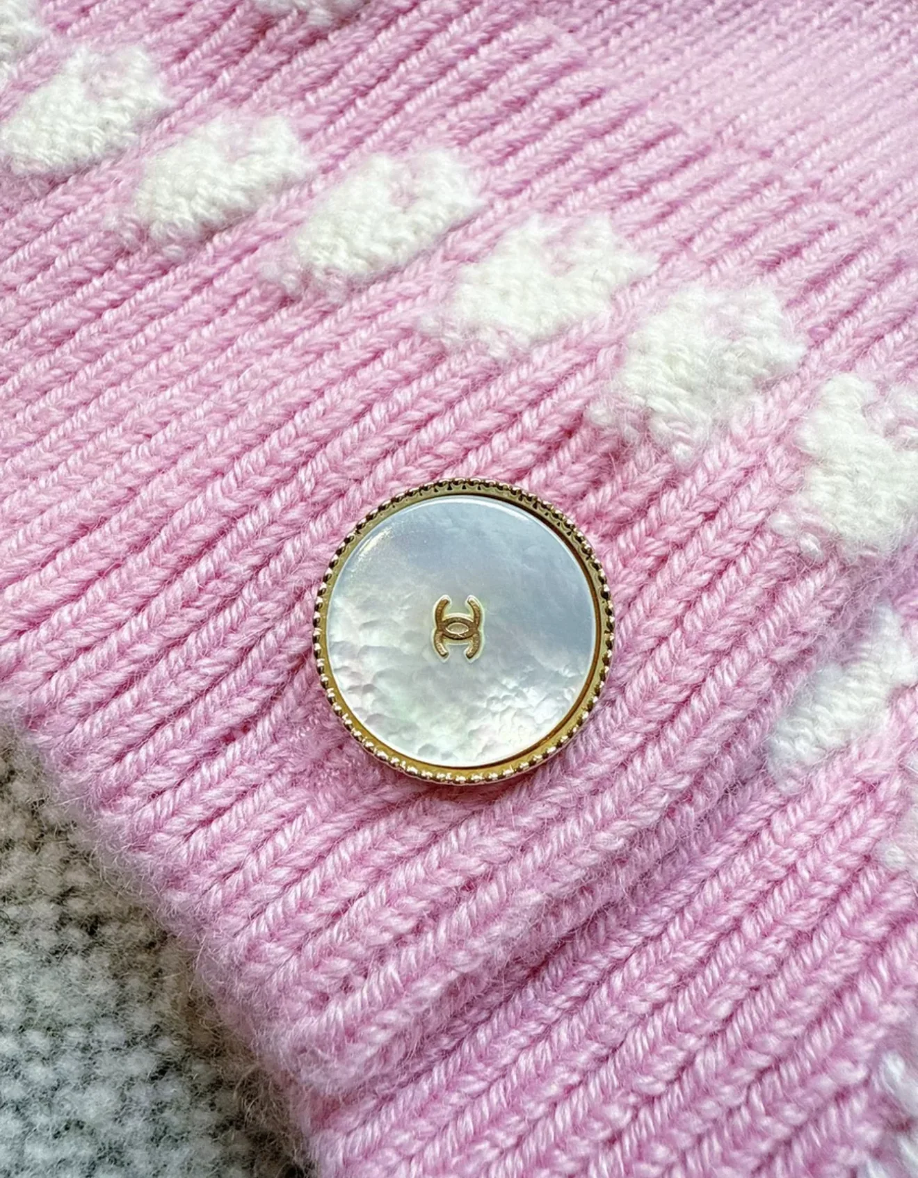 Chanel 25P pink pearl knitted cardigan - Image 3