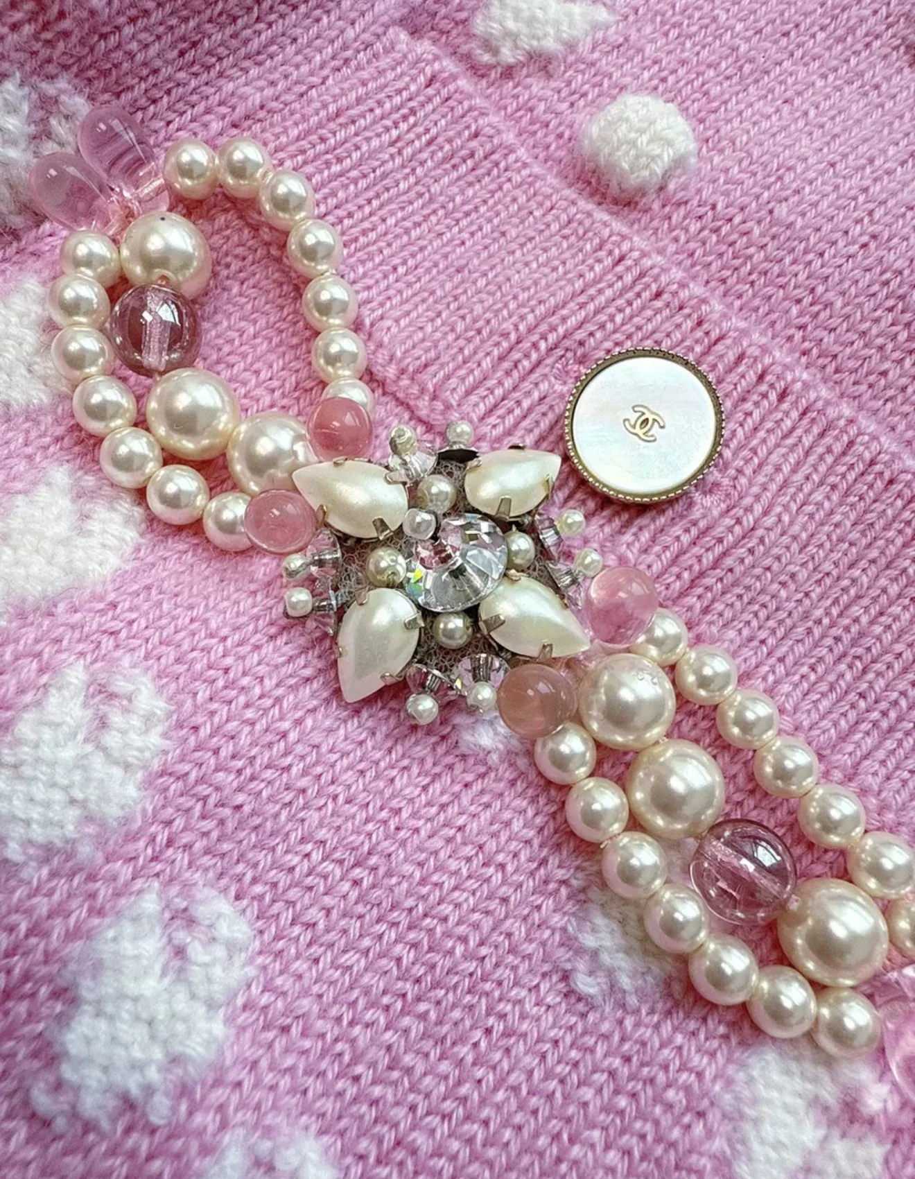Chanel 25P pink pearl knitted cardigan - Image 4