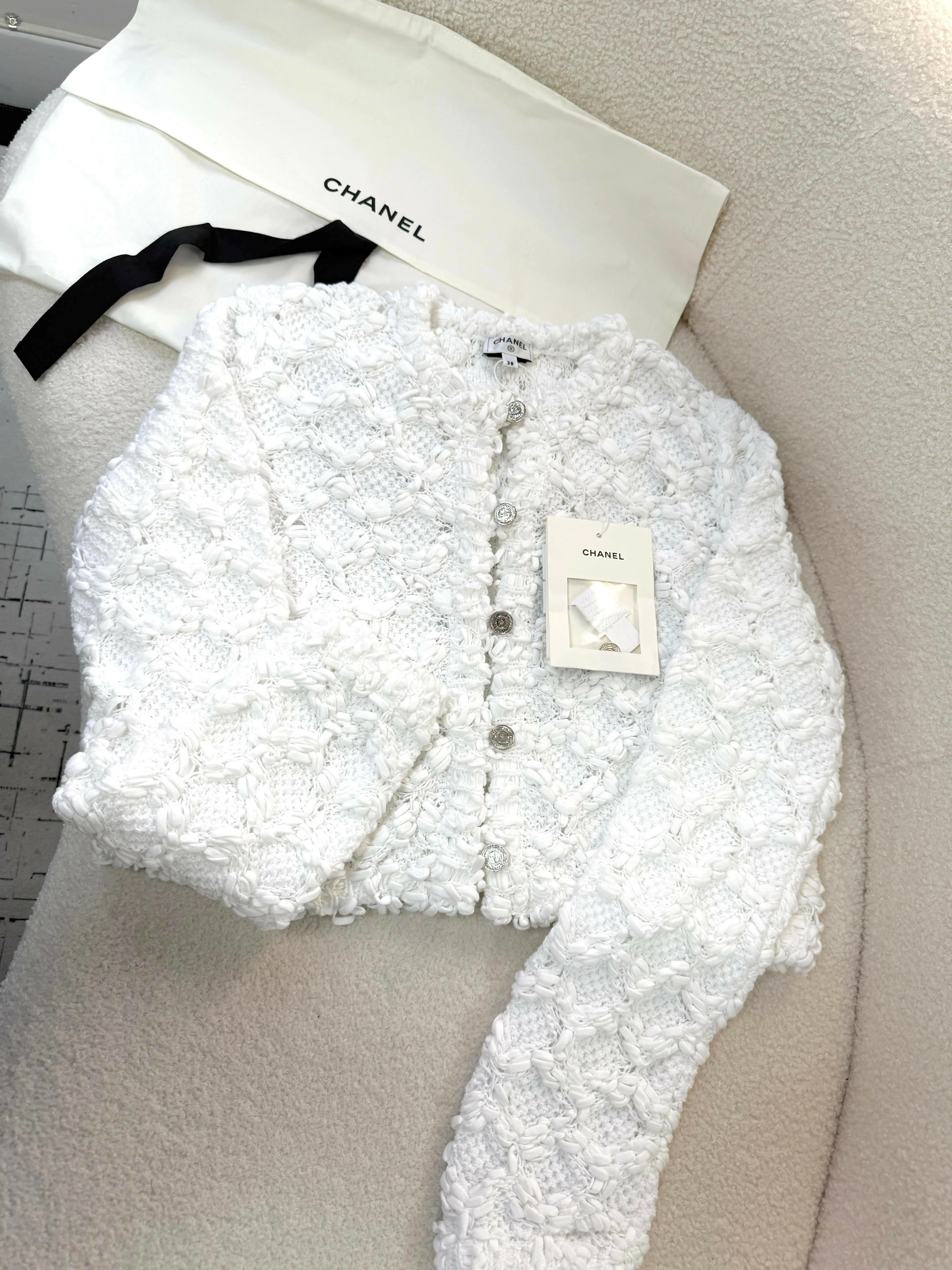 Chanel 25P Pure White Quilted Knit Cardigan Size 38 - Image 3