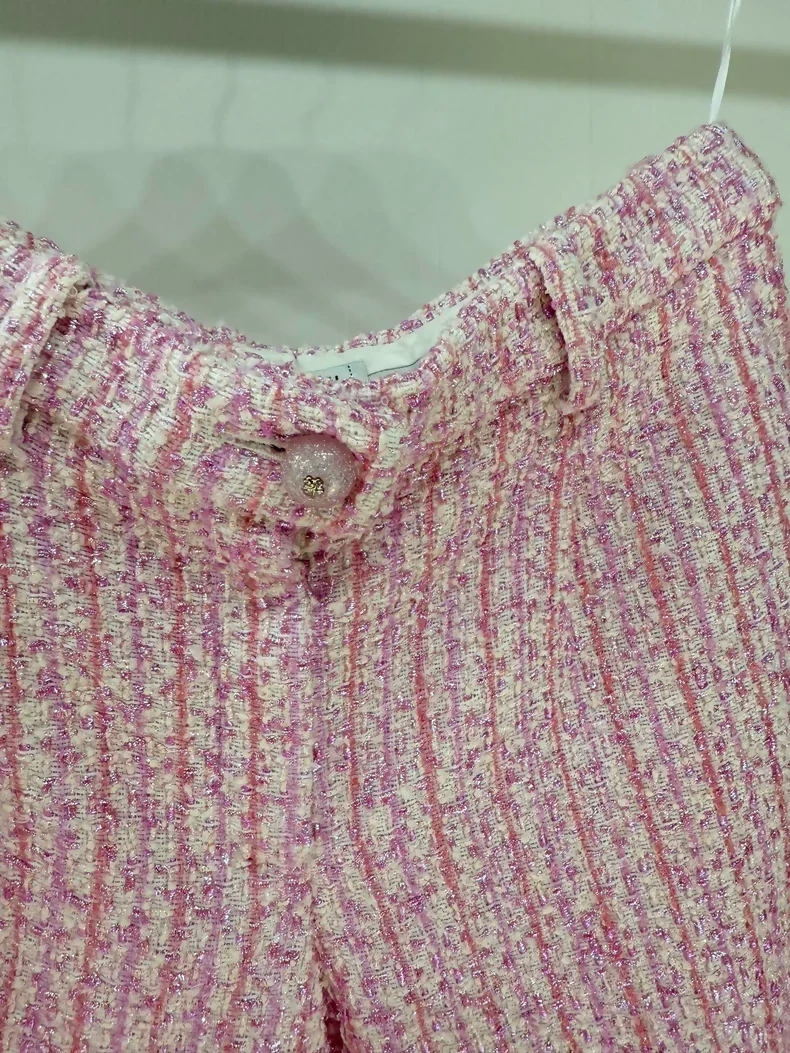 Chanel 25P shorts in pink tweed - Image 2