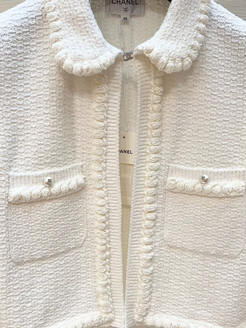 Chanel 25p white cardigan - Image 3