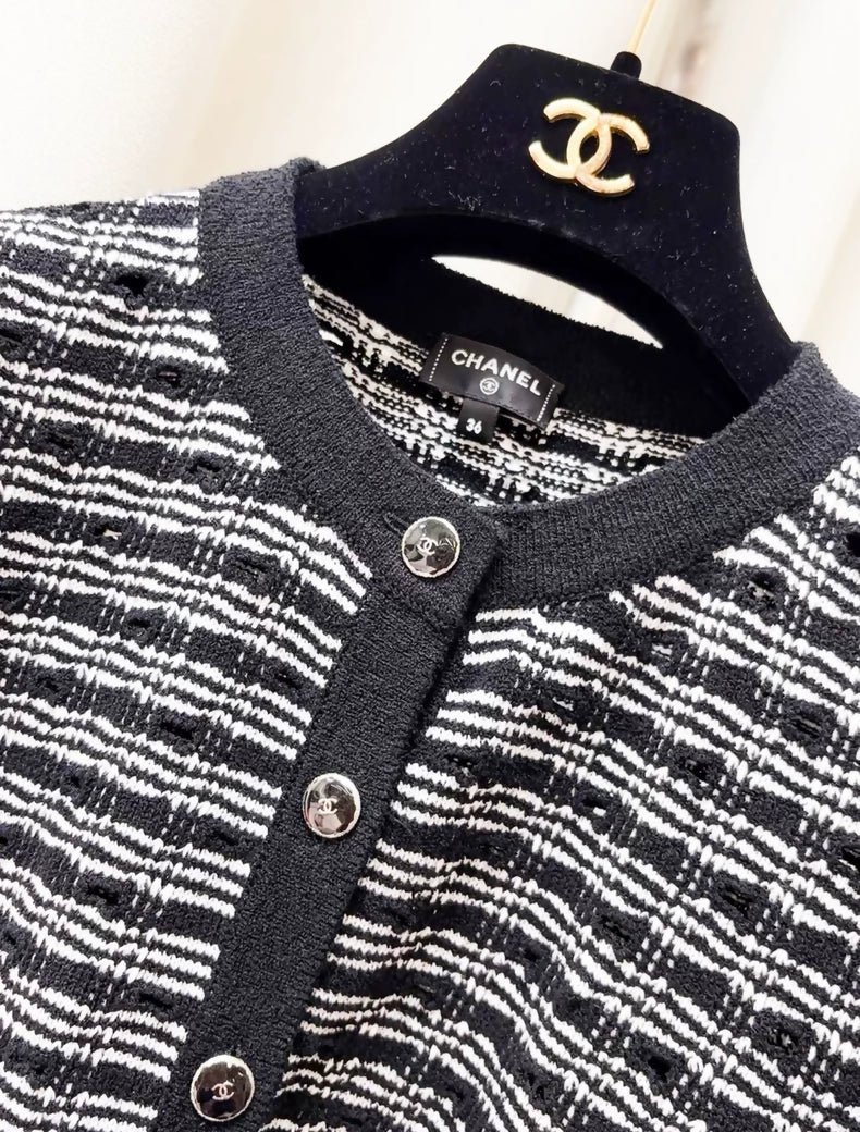 Chanel 25P Black and white striped knit cardigan - Image 3