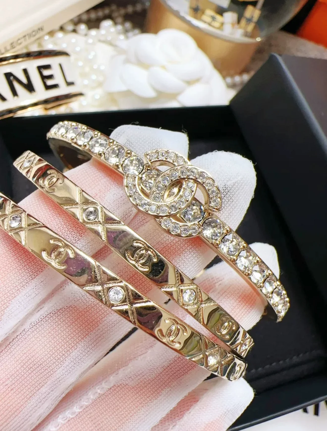 Chanel 25p three-in-one diamond-studded double C bracelets - Image 2