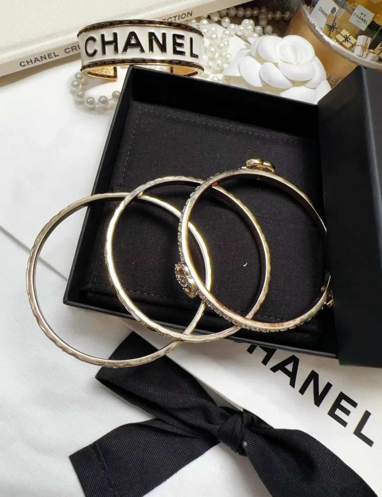 Chanel 25p three-in-one diamond-studded double C bracelets - Image 3