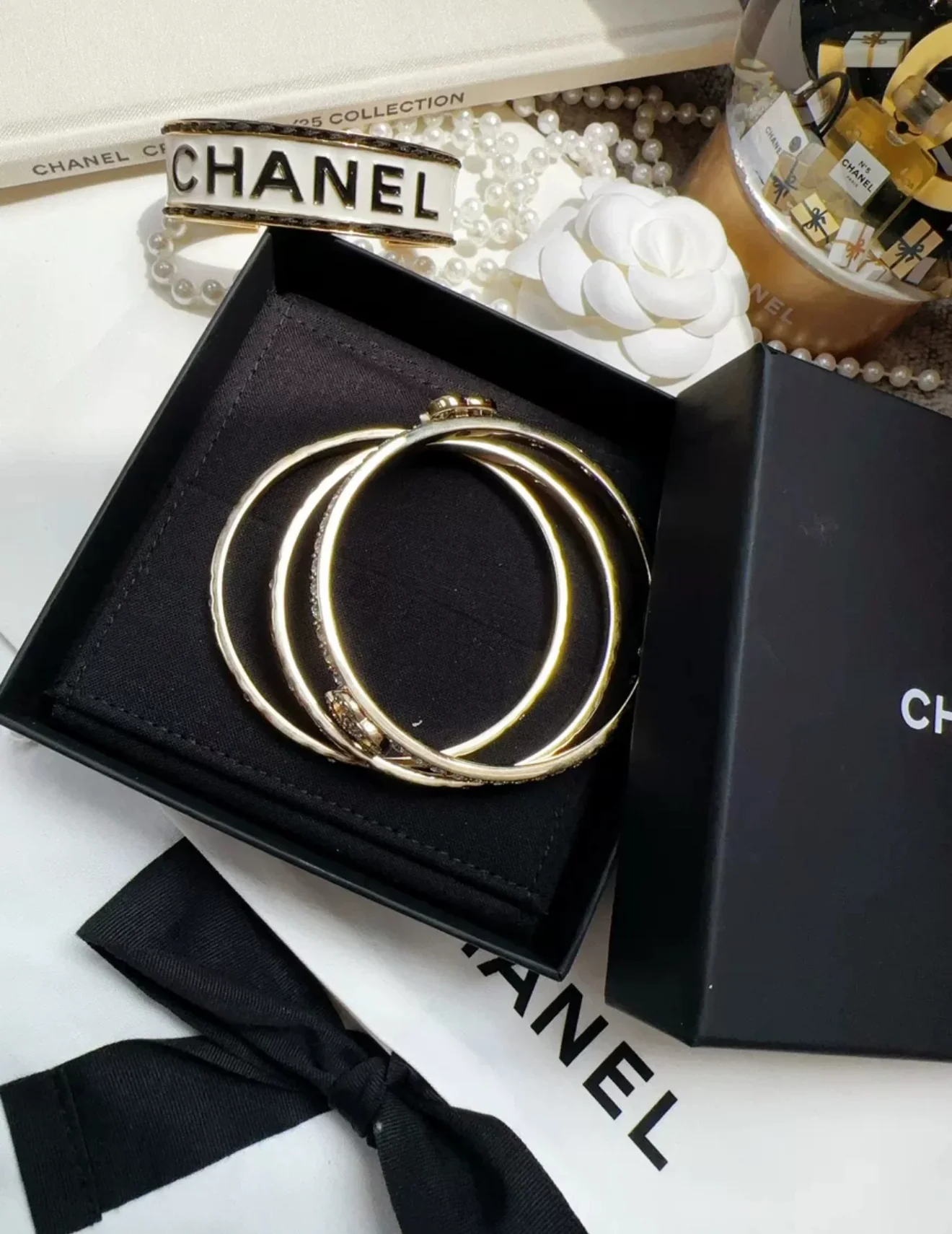 Chanel 25p three-in-one diamond-studded double C bracelets - Image 4