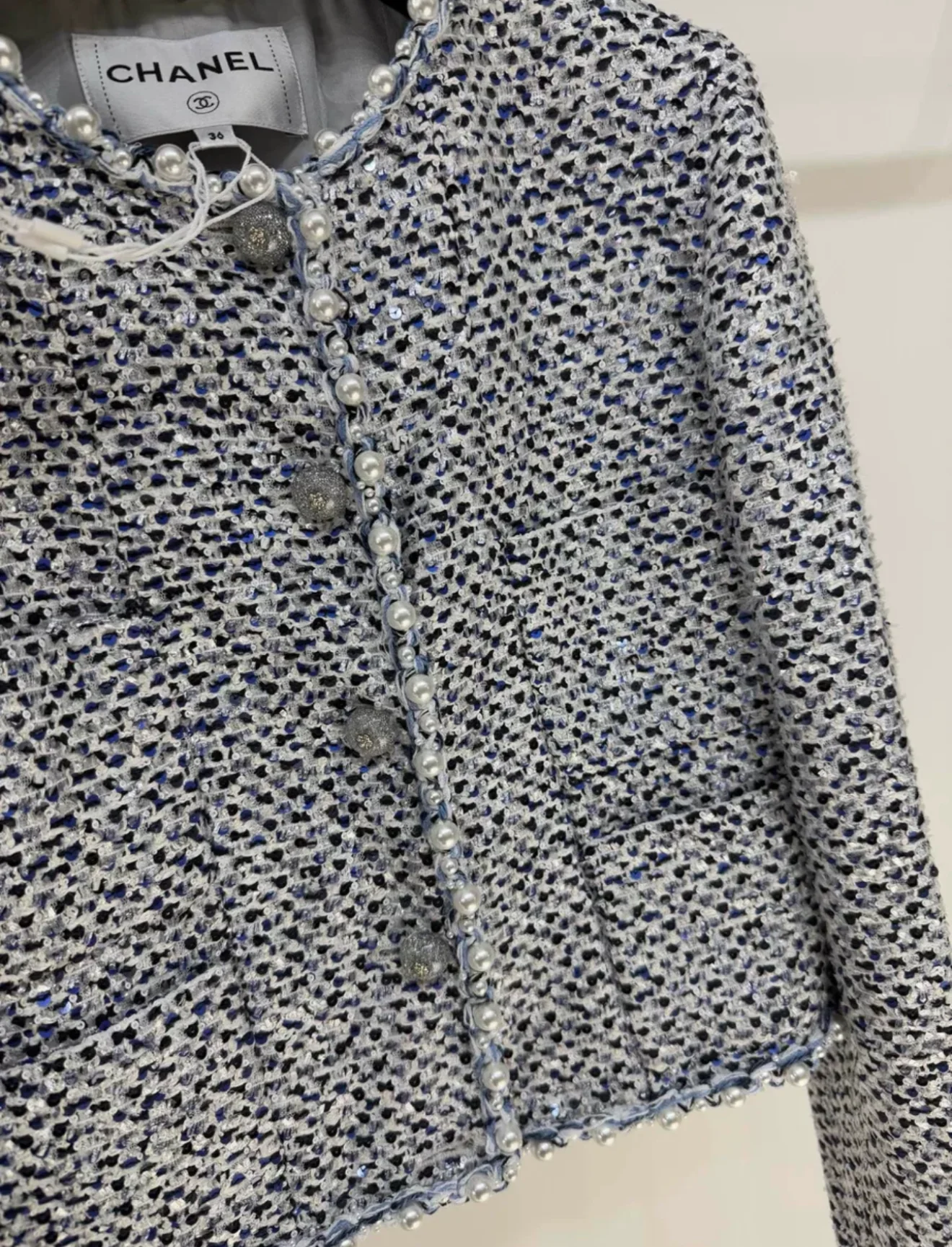 Chanel 25P white and blue pearl sequinned Tweed jacket - Image 2