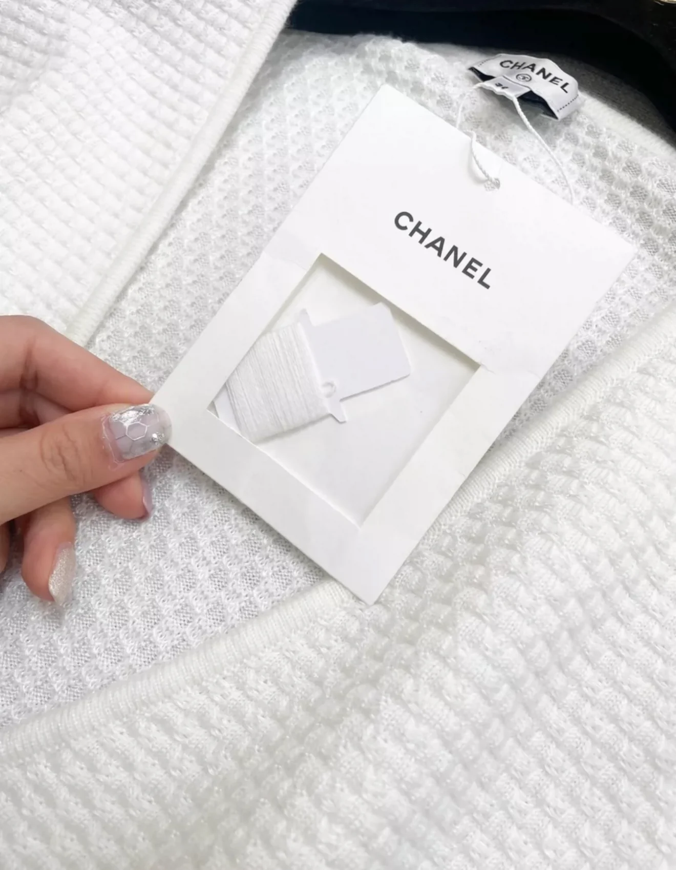 Chanel 25P white cardigan - Image 3