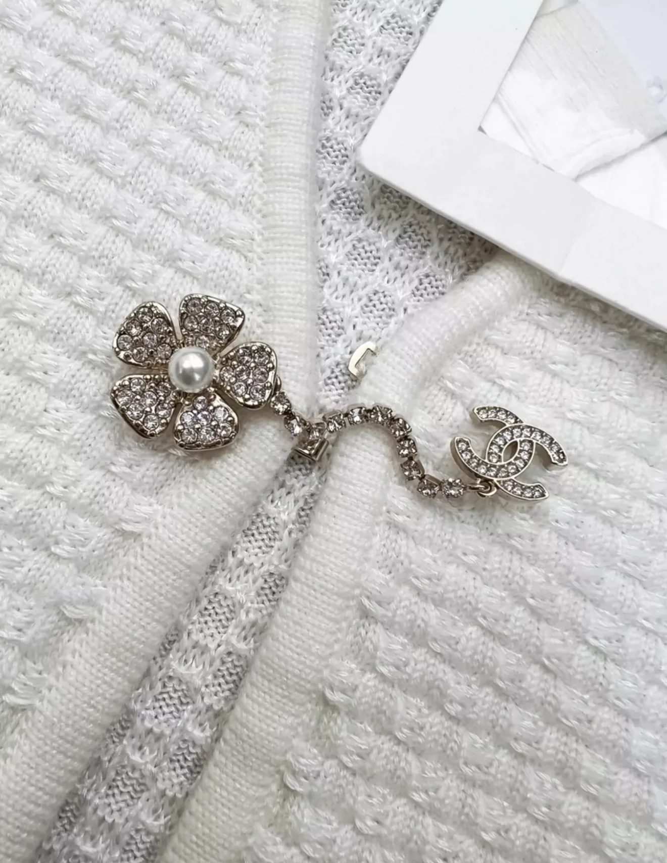 Chanel 25P white cardigan - Image 4